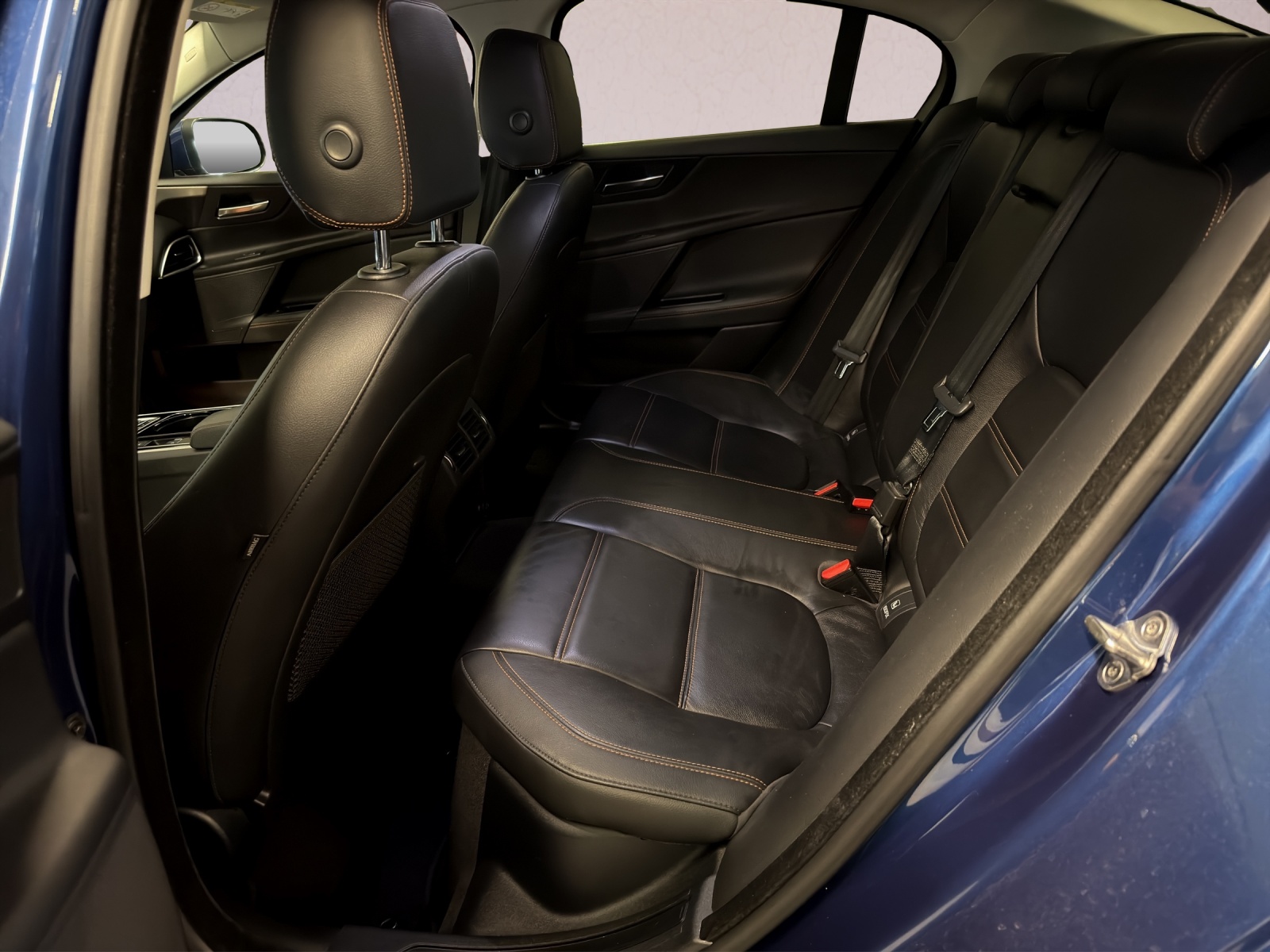 JAGUAR XE 20d Pure Automat-image-17