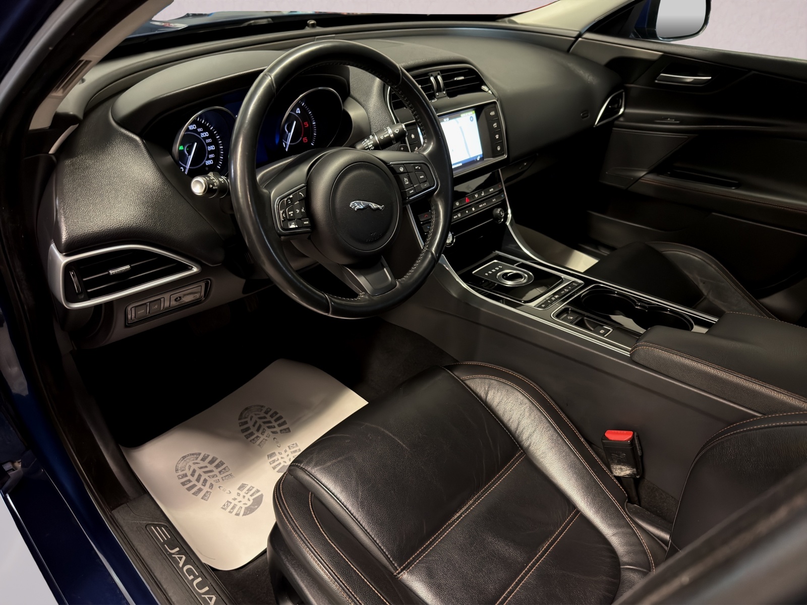 JAGUAR XE 20d Pure Automat-image-9