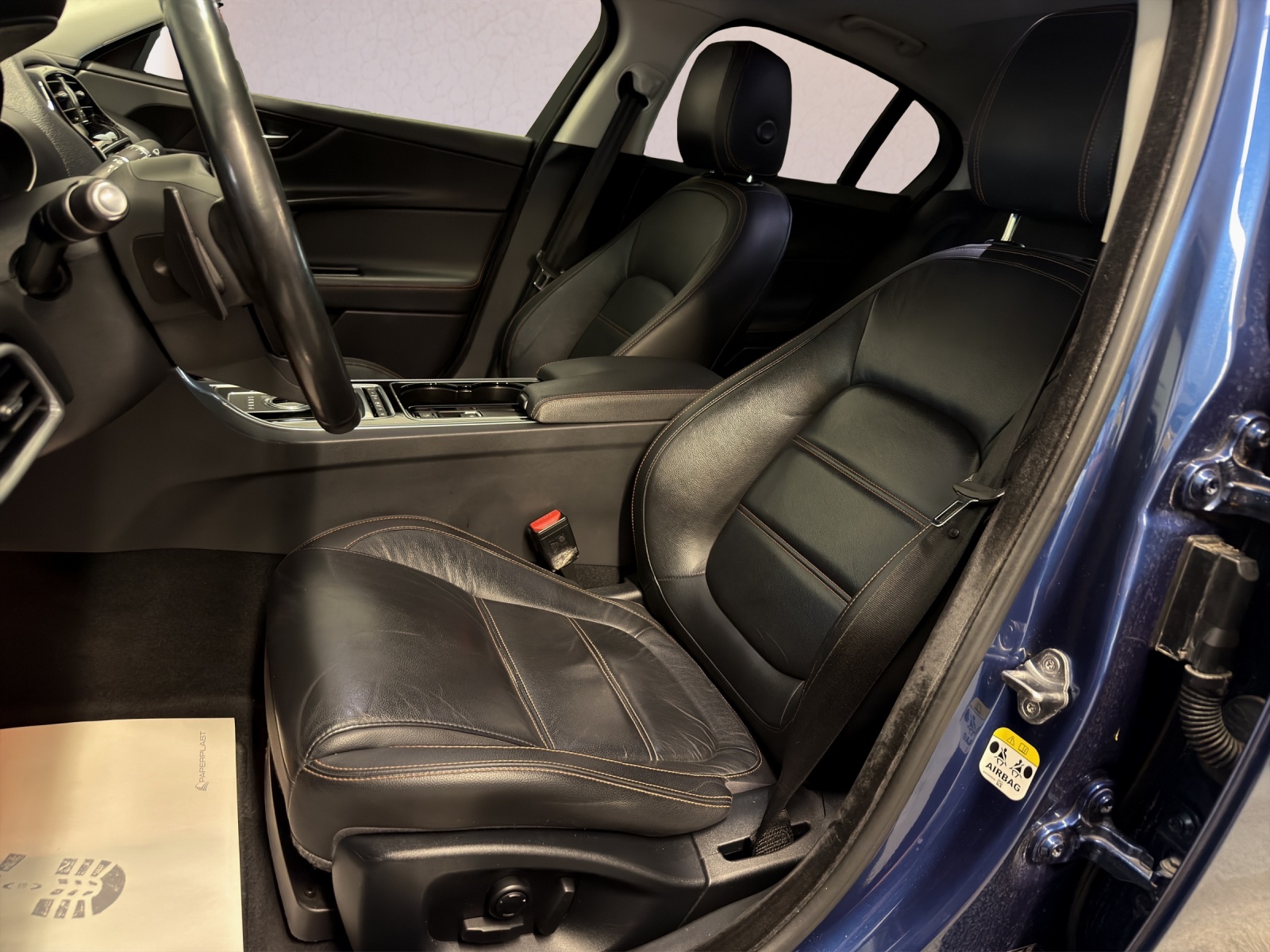 JAGUAR XE 20d Pure Automat-image-13