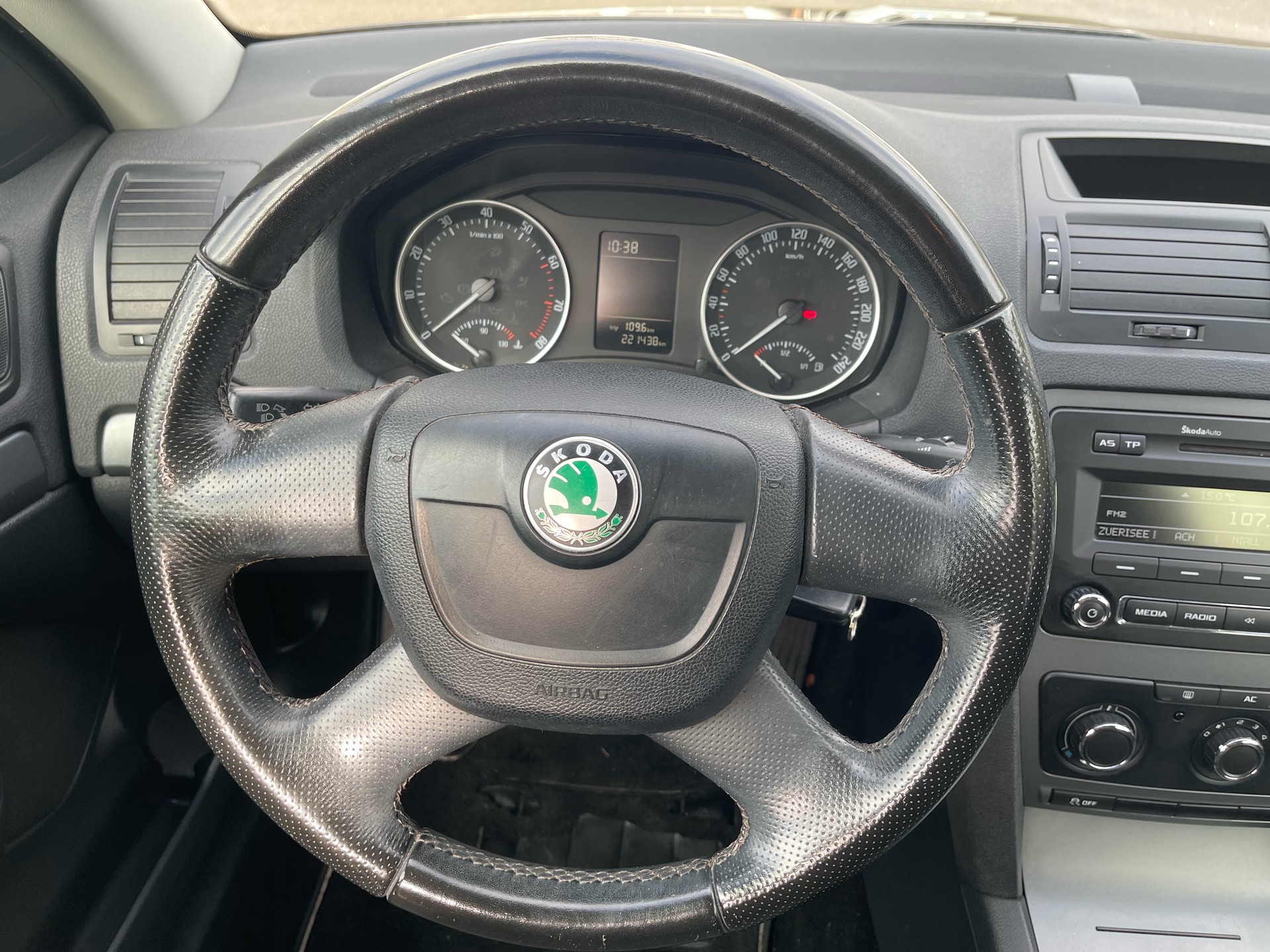 SKODA Octavia Combi 1.4 TSI Ambition-image-11