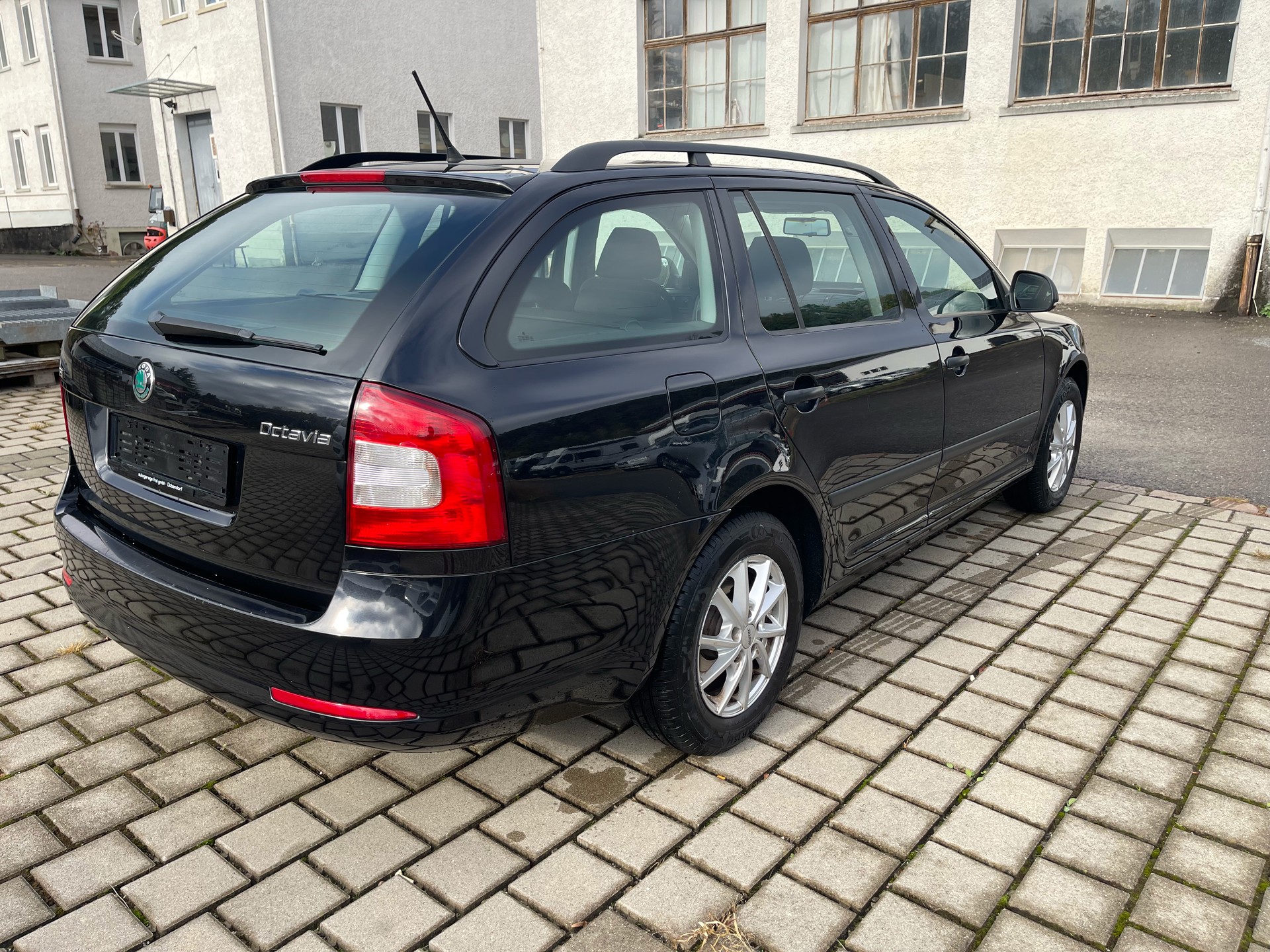 SKODA Octavia Combi 1.4 TSI Ambition-image-4