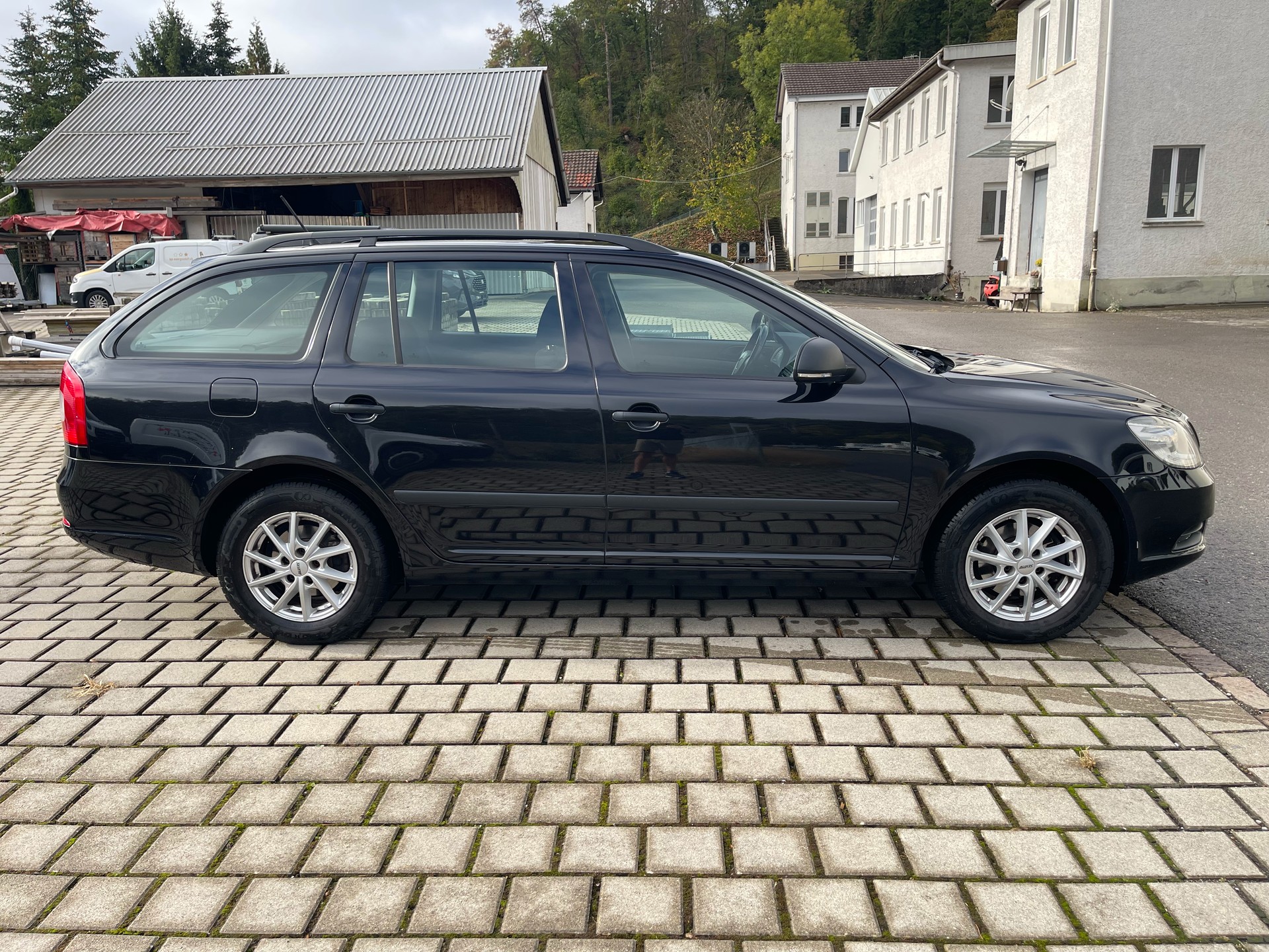 SKODA Octavia Combi 1.4 TSI Ambition-image-5
