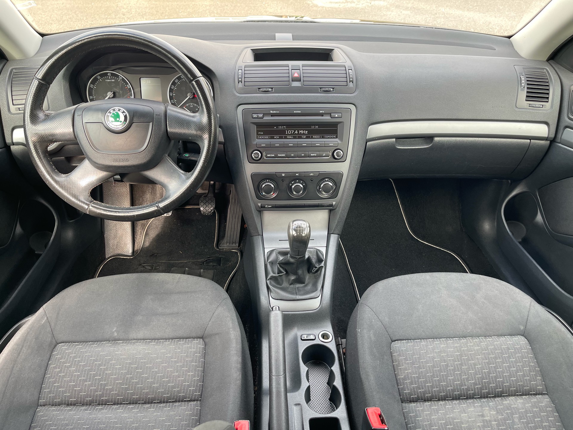 SKODA Octavia Combi 1.4 TSI Ambition-image-10
