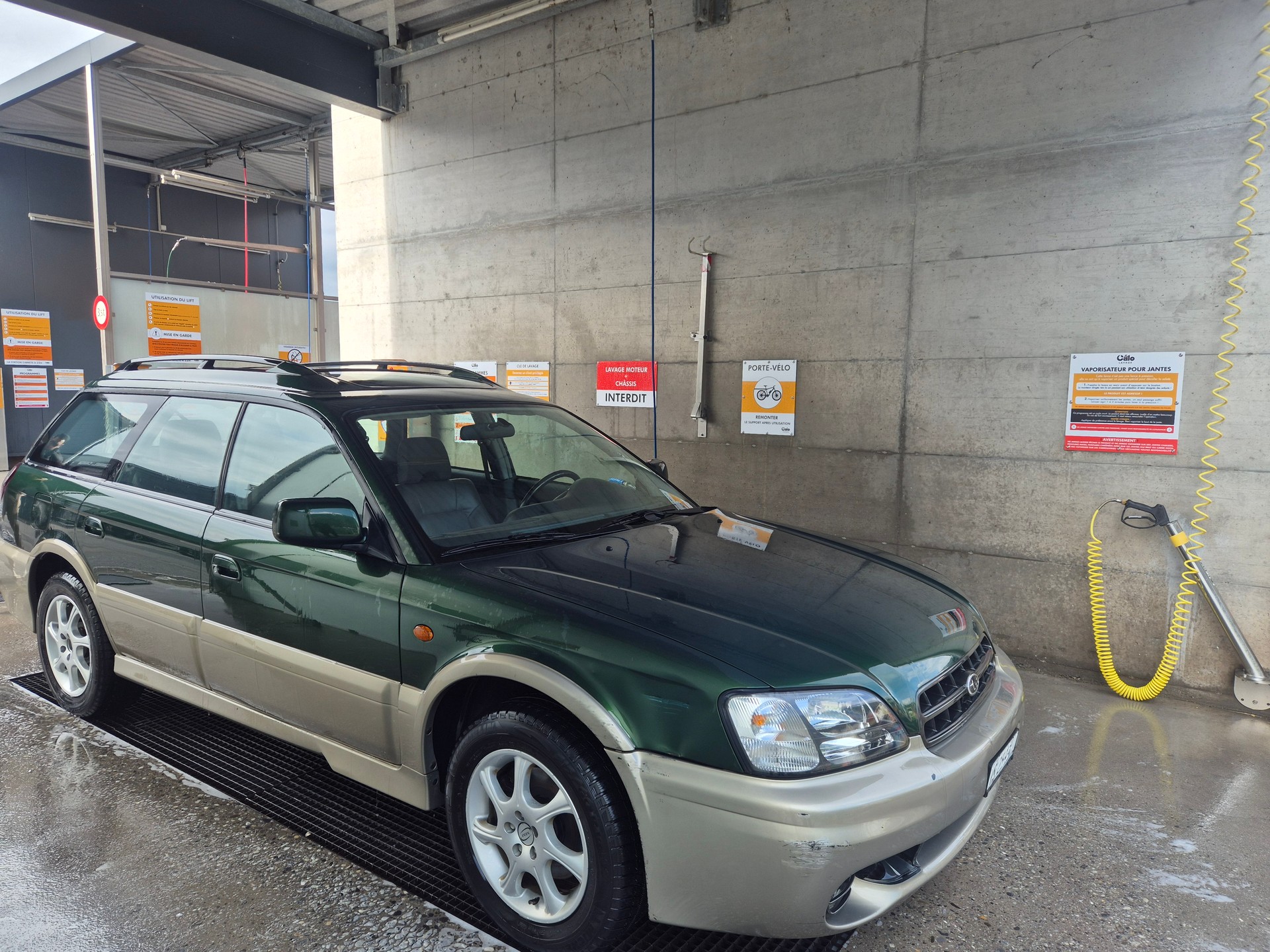 SUBARU Outback 2.5 Image-image-0