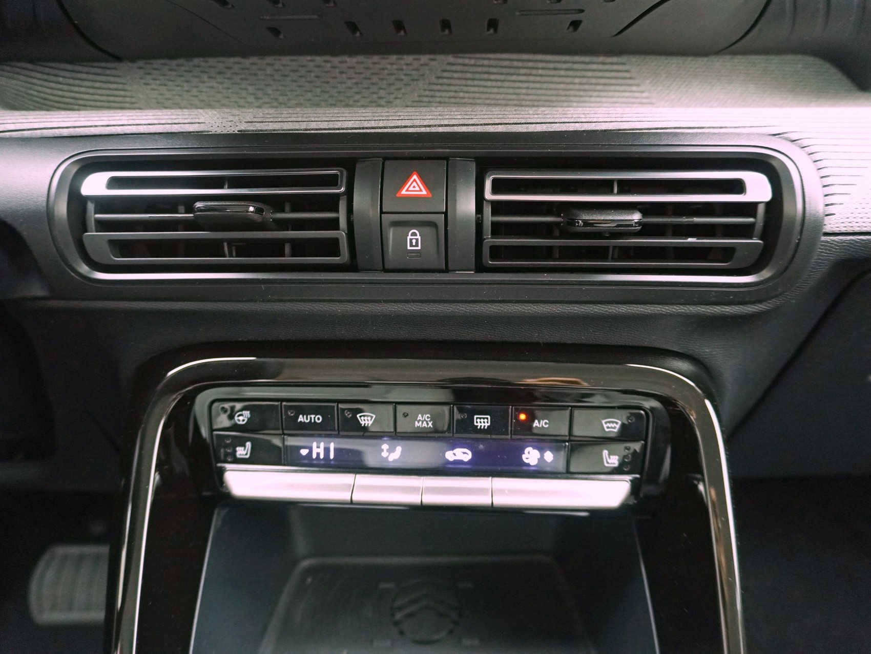 CITROEN C3 1.2 Hybrid Tonic+-image-16