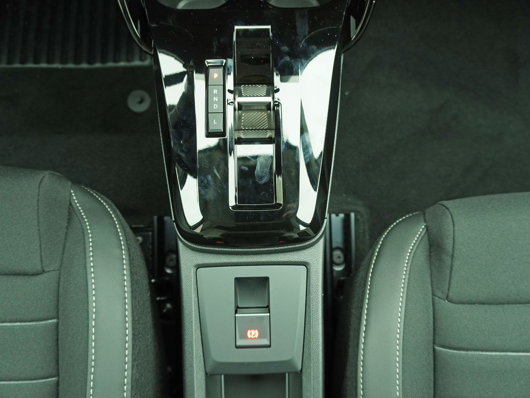 CITROEN C3 1.2 Hybrid Tonic+-image-17