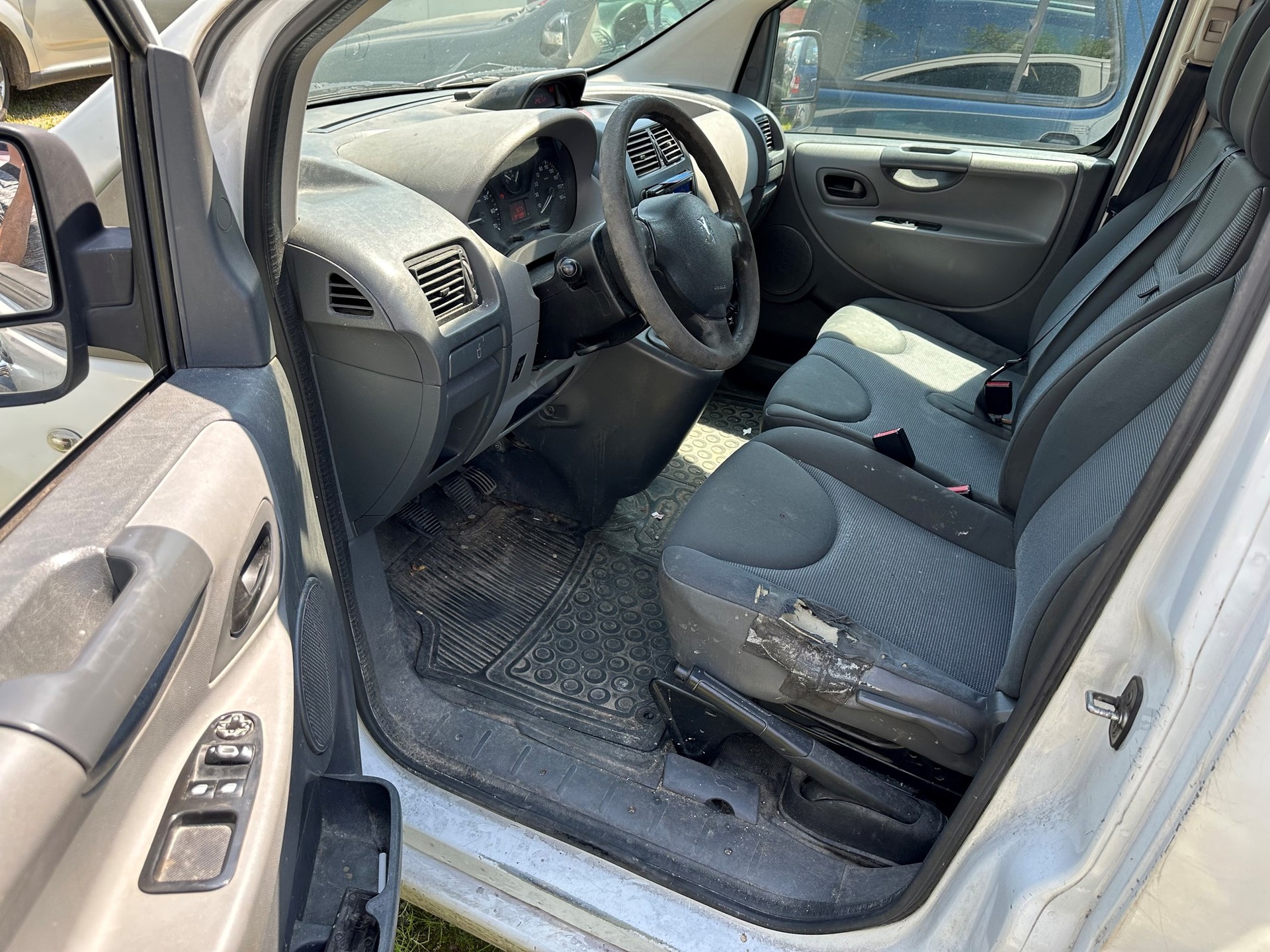 PEUGEOT Expert 2.0 HDi 227 L1H1-image-4