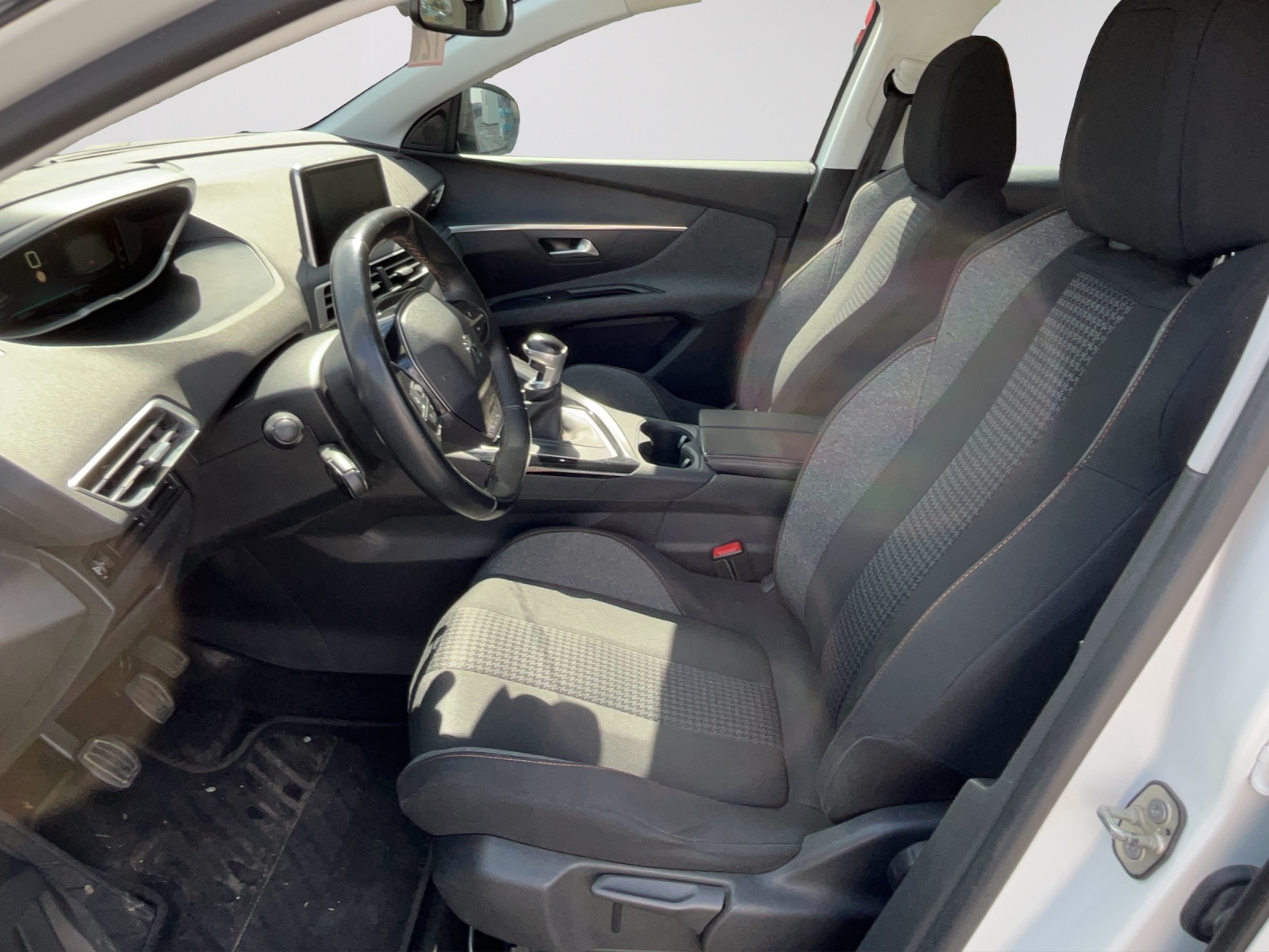 PEUGEOT 3008 1.2 PureTech Active-image-10