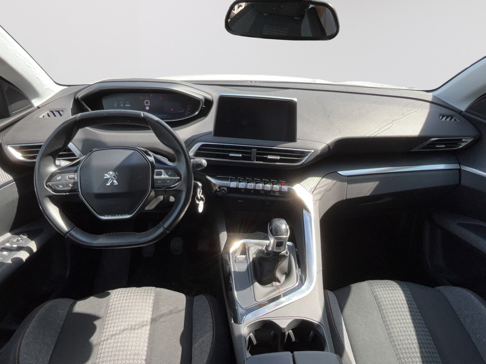 PEUGEOT 3008 1.2 PureTech Active-image-8