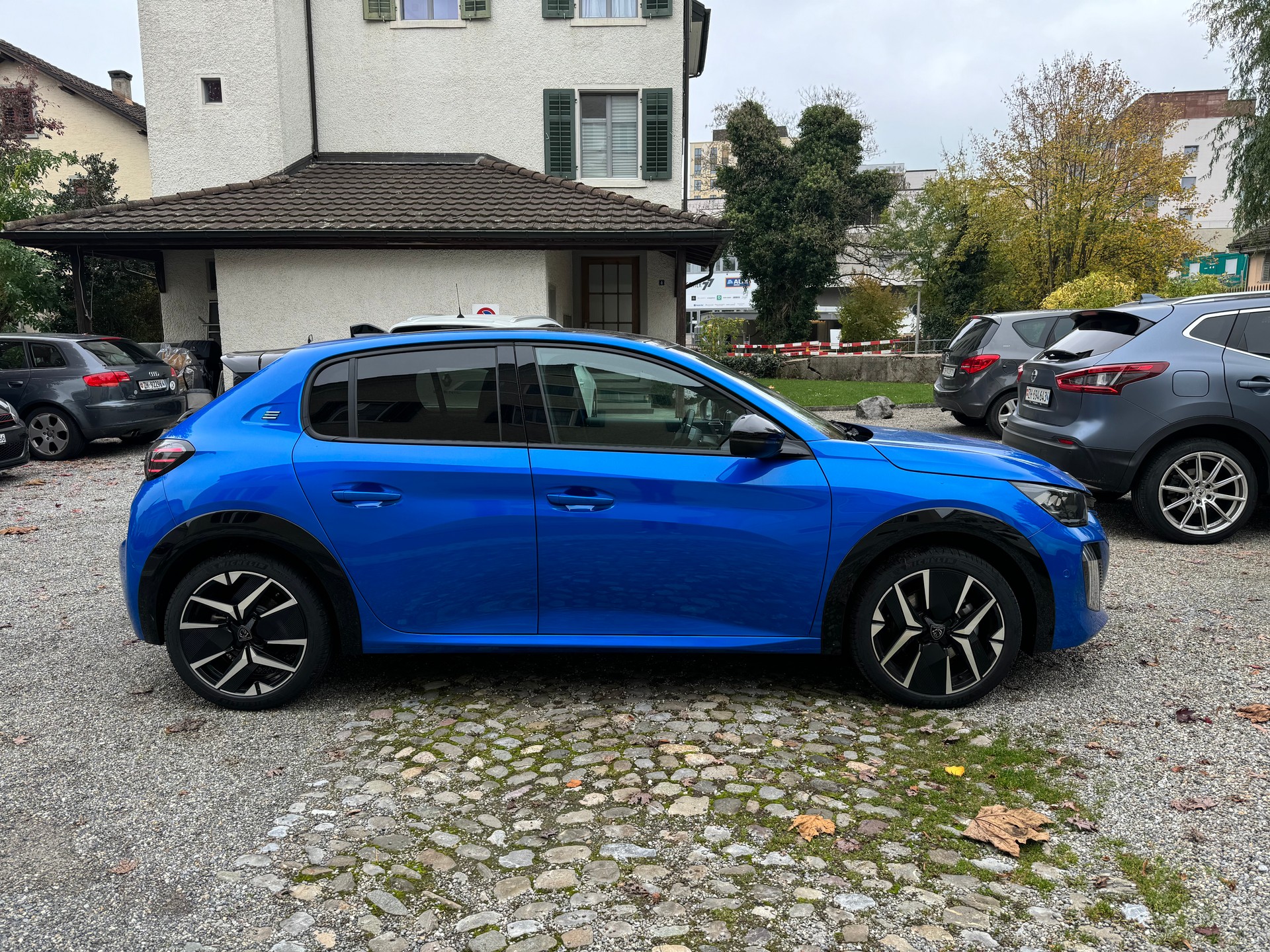 PEUGEOT 208 Elektrik 115kW GT-image-2