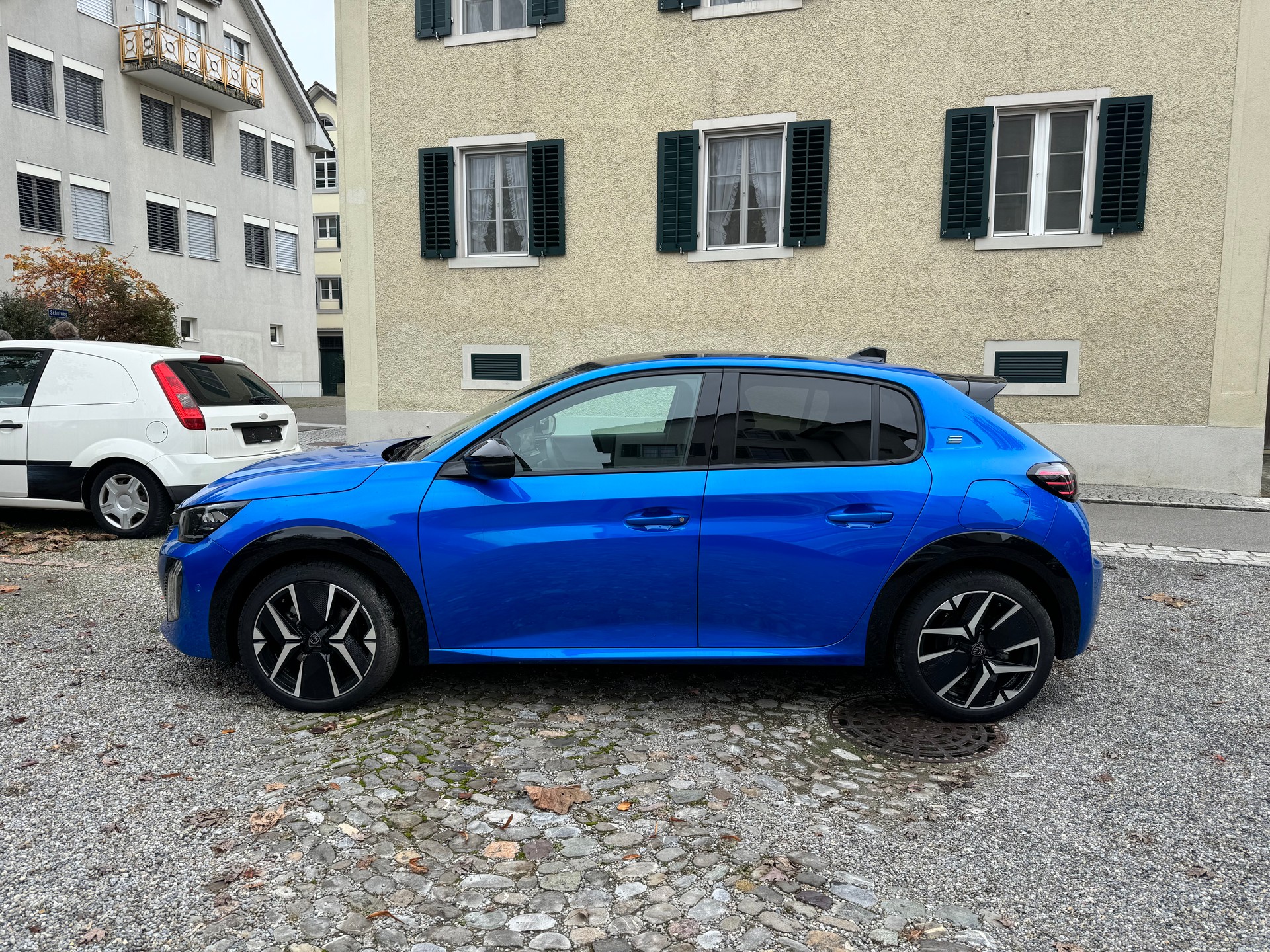 PEUGEOT 208 Elektrik 115kW GT-image-3