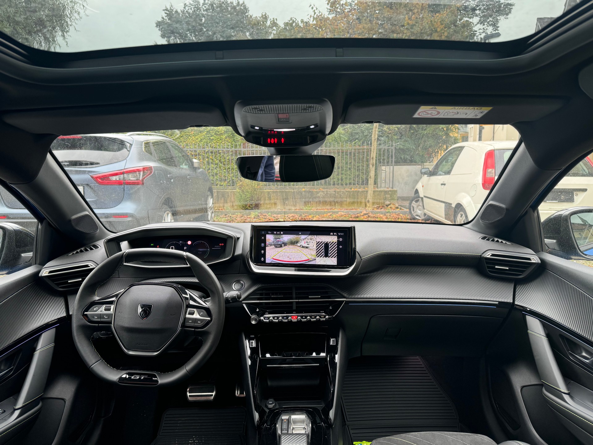 PEUGEOT 208 Elektrik 115kW GT-image-5