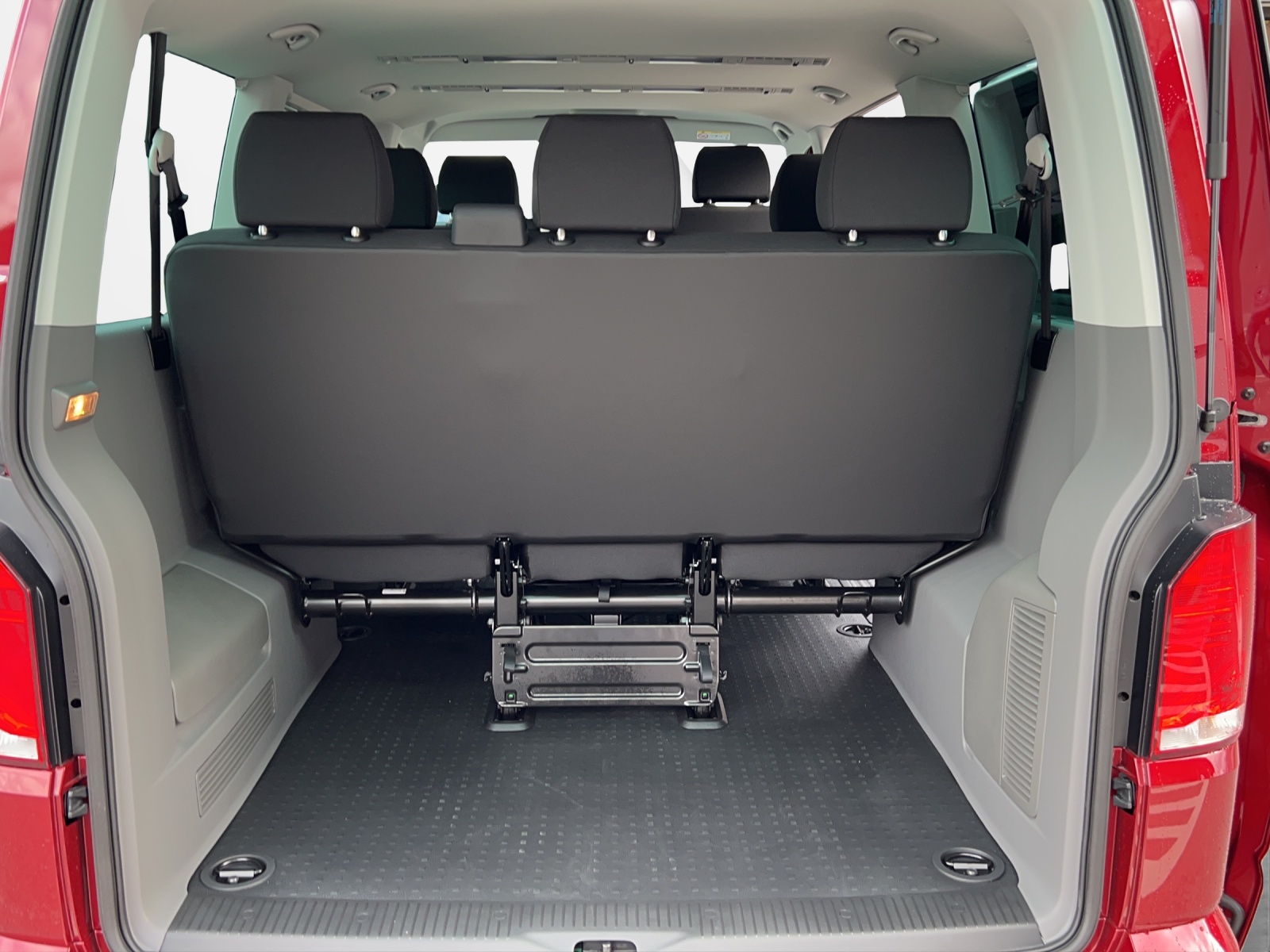 VW T6.1 2.0 TDI DSG-image-13