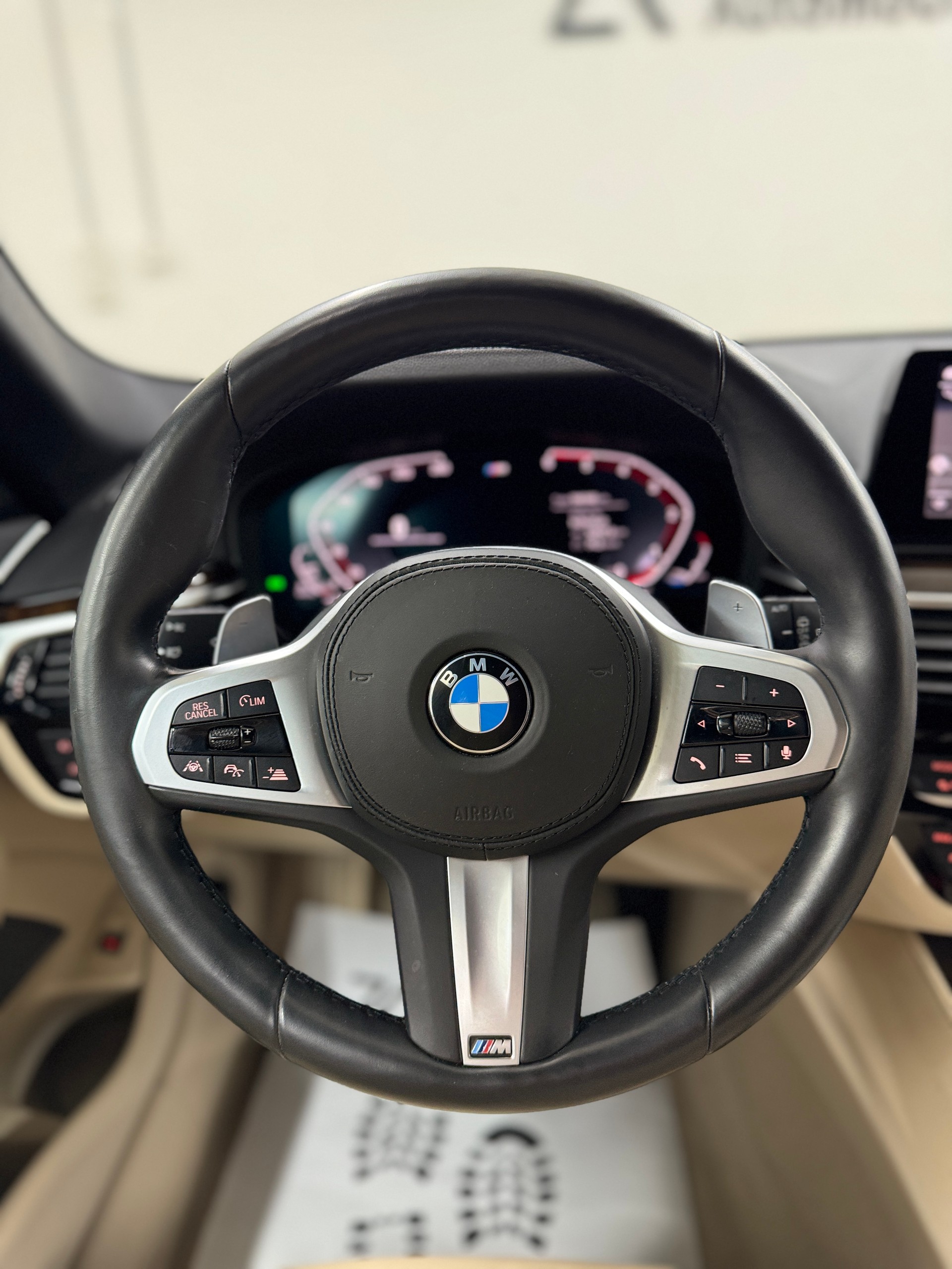 BMW 540d xDrive M-Sport 320PS Touring Steptronic | H&K Soundsystem | Leder | Komfortzugang | Head-Up-Display | RF-Kamara |-image-12
