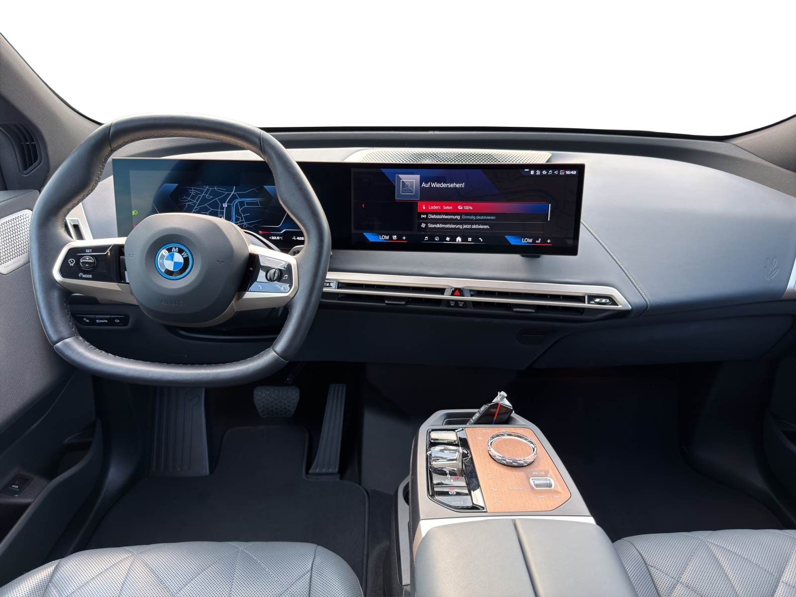 BMW iX M60-image-11