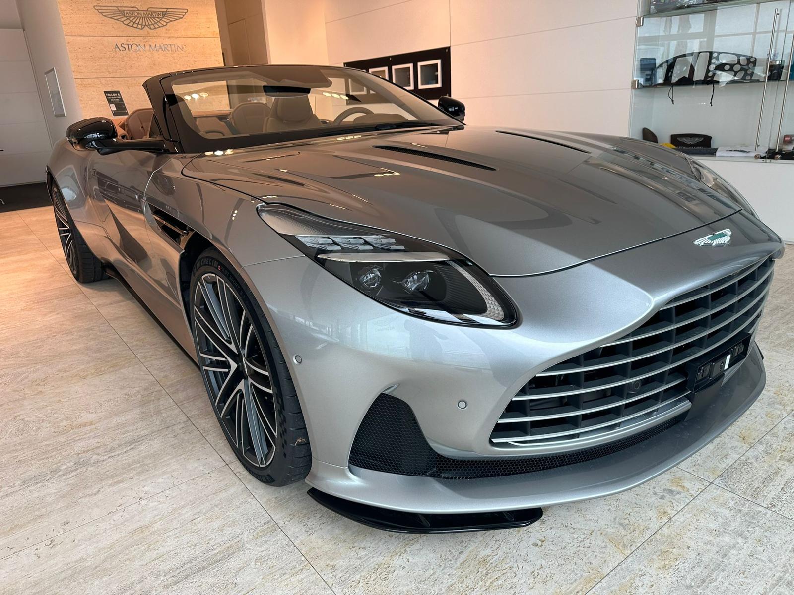 ASTON MARTIN DB12 Volante-image-3