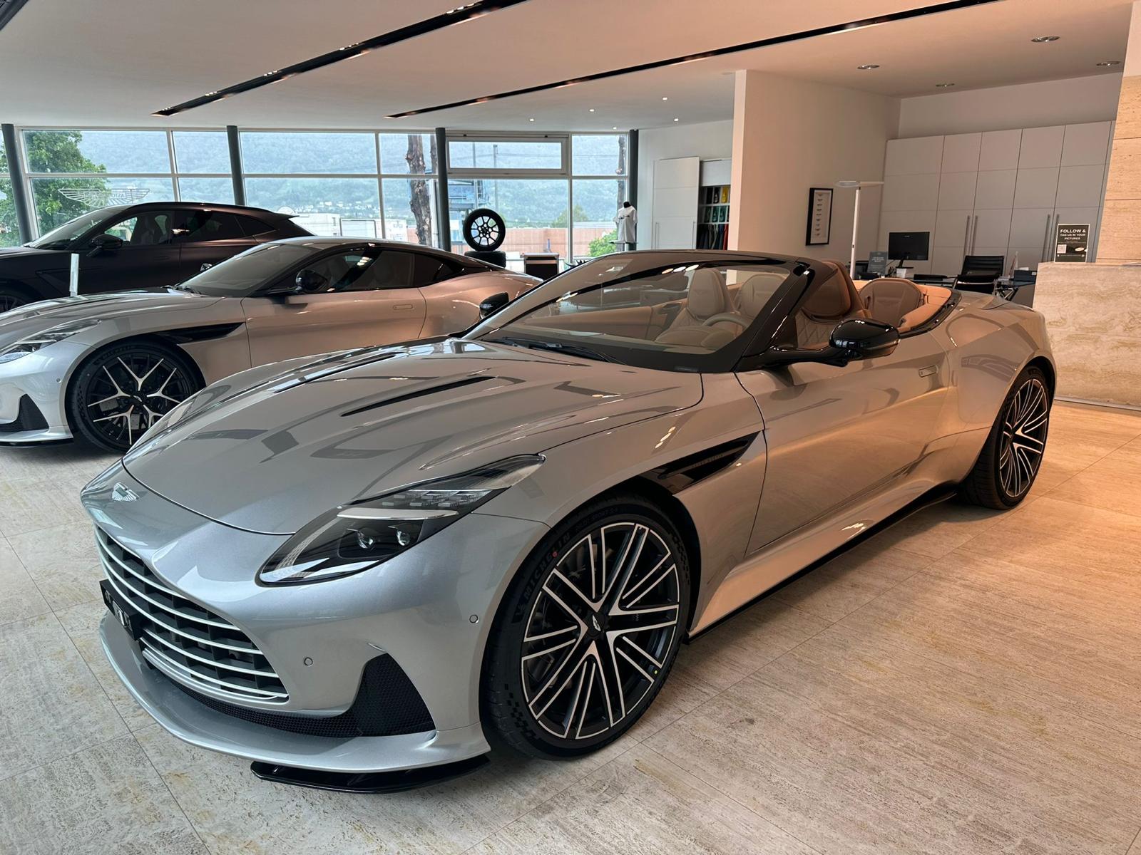 ASTON MARTIN DB12 Volante-image-0
