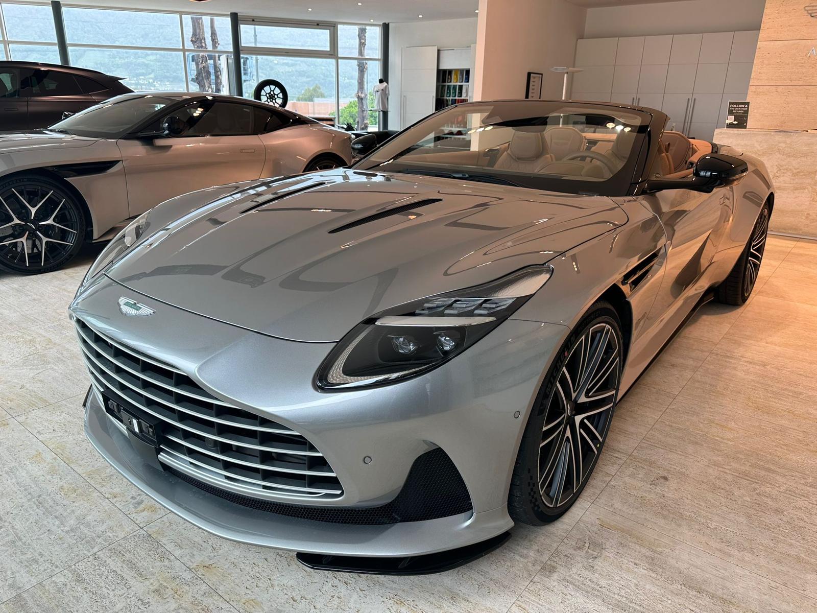 ASTON MARTIN DB12 Volante-image-1