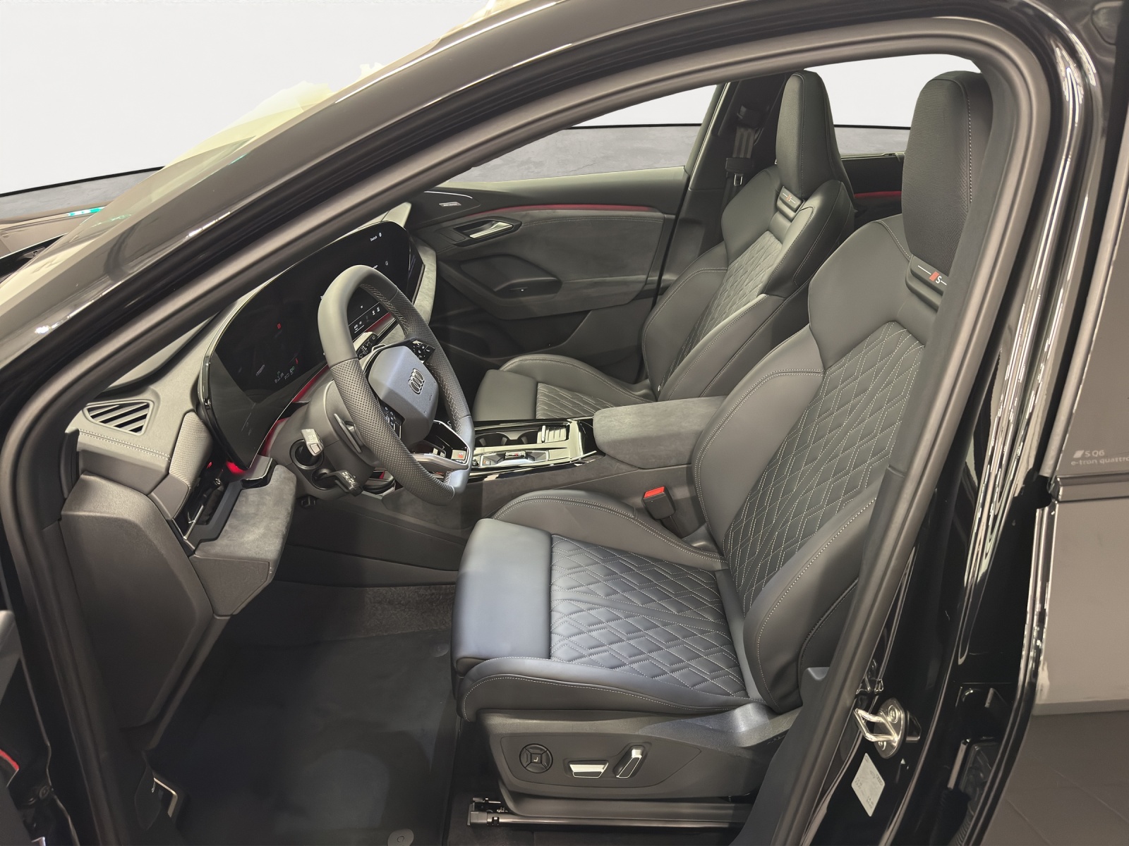 AUDI SQ6 SUV e-tron quattro-image-4