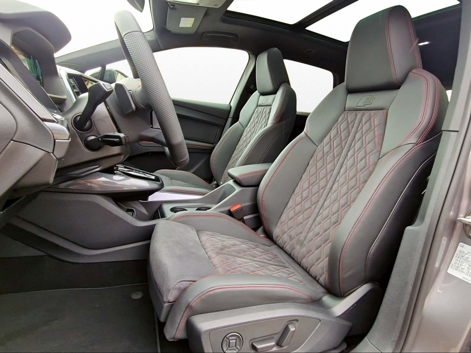 AUDI Q4 e-tron 45 Edition Swiss Ski quattro-image-7
