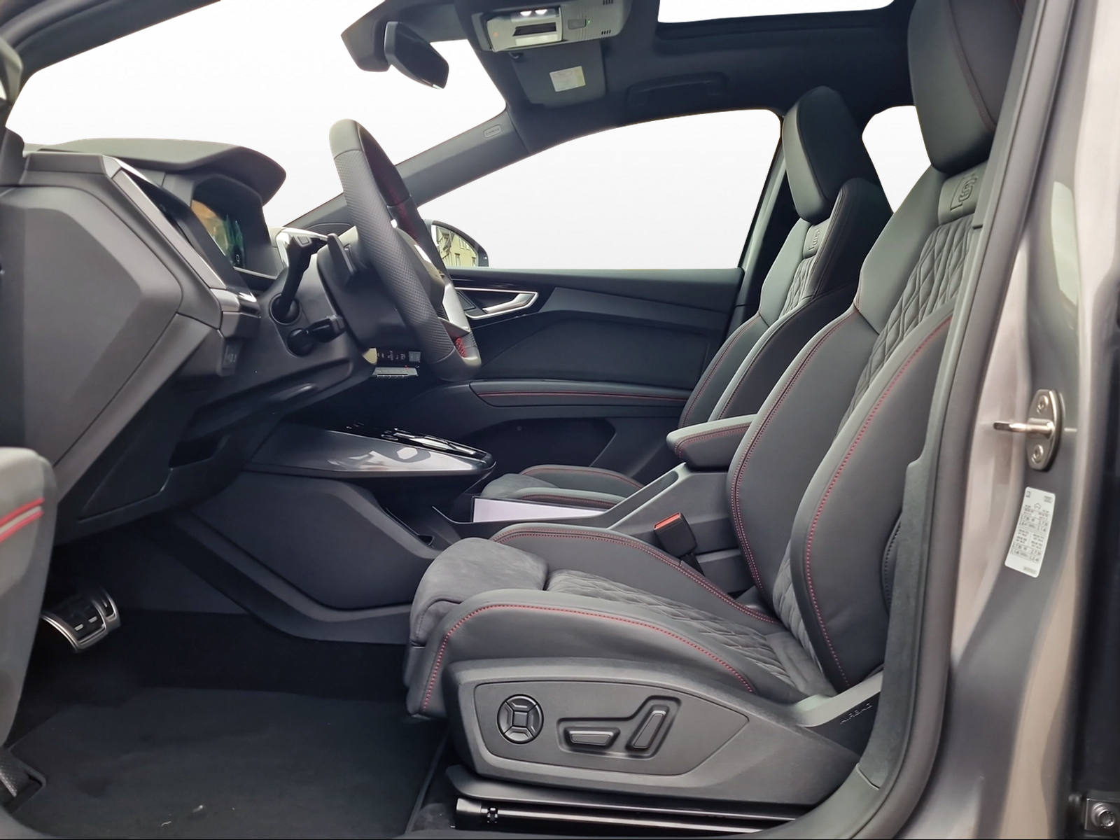 AUDI Q4 e-tron 45 Edition Swiss Ski quattro-image-6