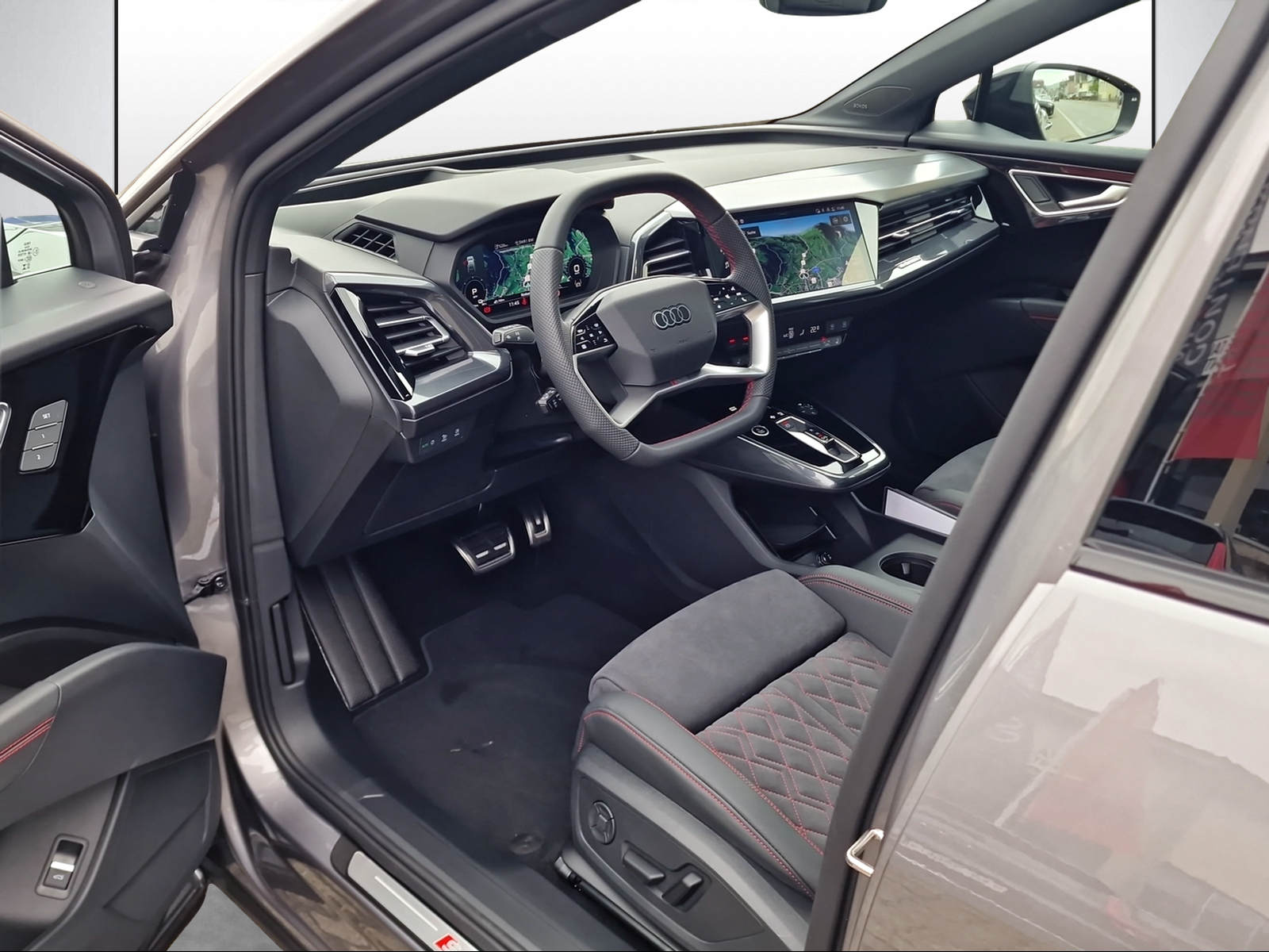 AUDI Q4 e-tron 45 Edition Swiss Ski quattro-image-5