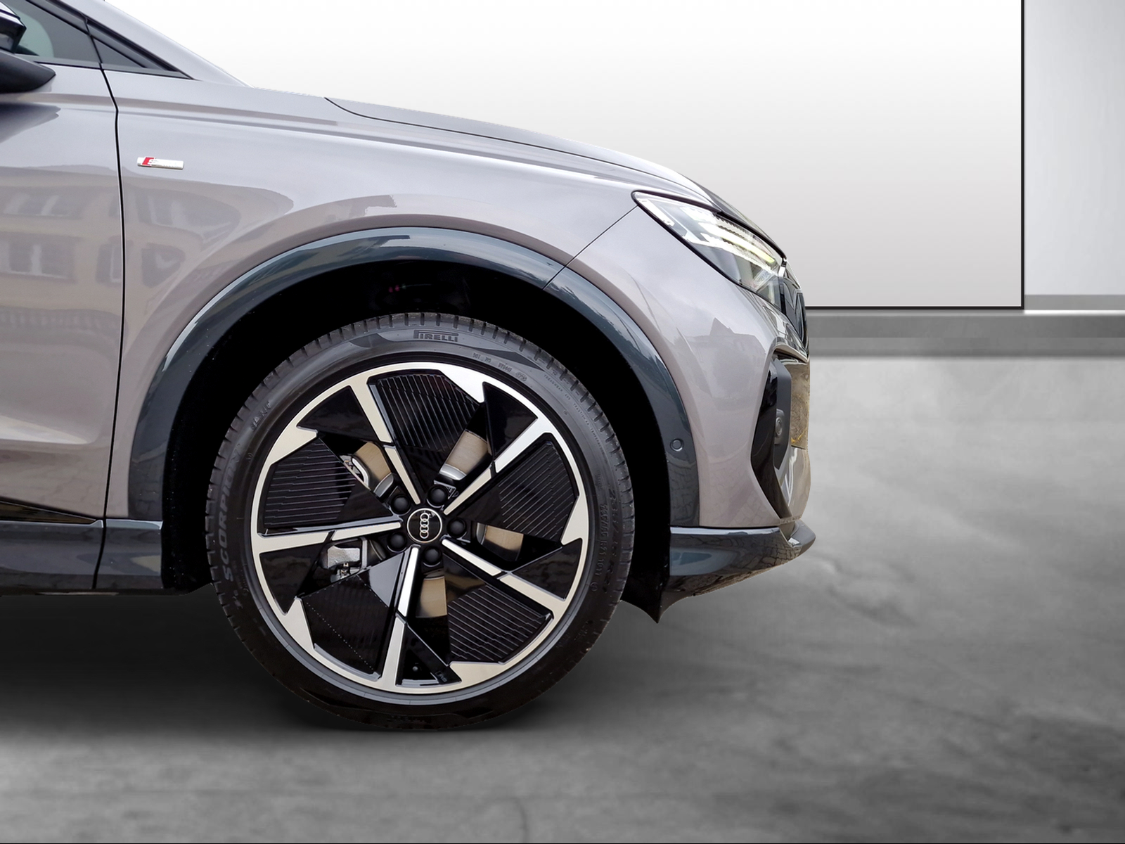 AUDI Q4 e-tron 45 Edition Swiss Ski quattro-image-14