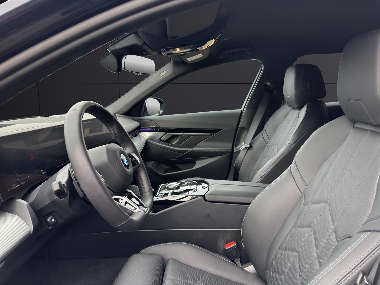 BMW 520d xDrive Touring M Sport/Attraktiven Leasingzinssatz ab 1.9 % bei Abschluss eine BMW Fahrzeugversicherung-image-1