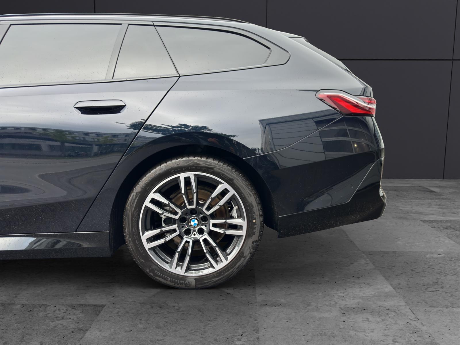 BMW 520d xDrive Touring M Sport/Attraktiven Leasingzinssatz ab 1.9 % bei Abschluss eine BMW Fahrzeugversicherung-image-6