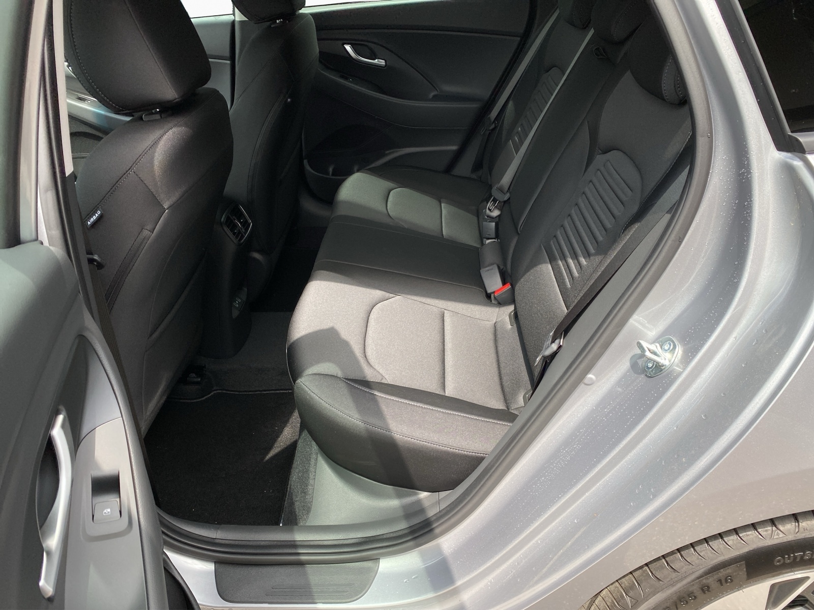 HYUNDAI i30 Wagon 1.5 T-GDi Amplia-image-10