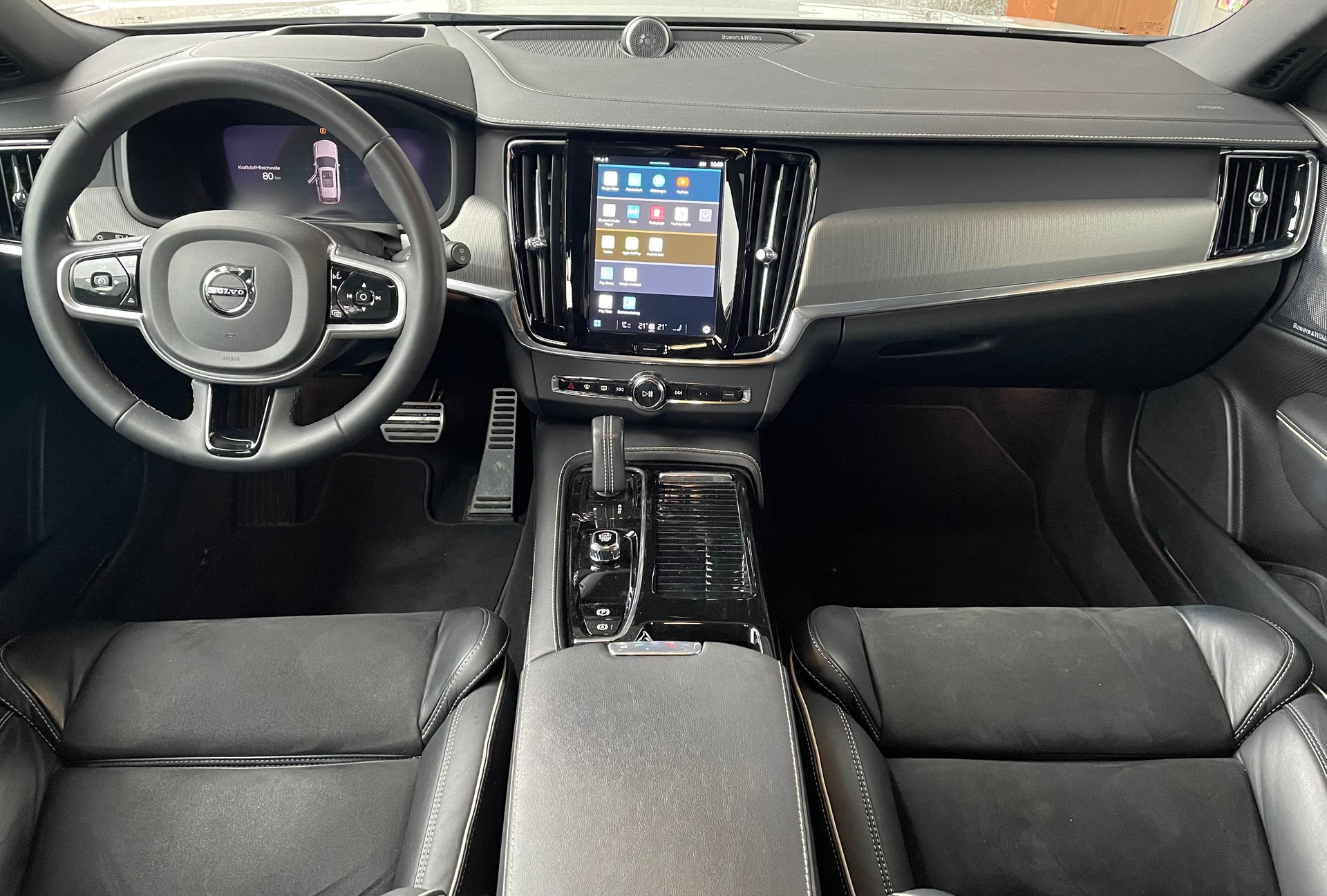 VOLVO V90 T8 AWD R-Design-image-5