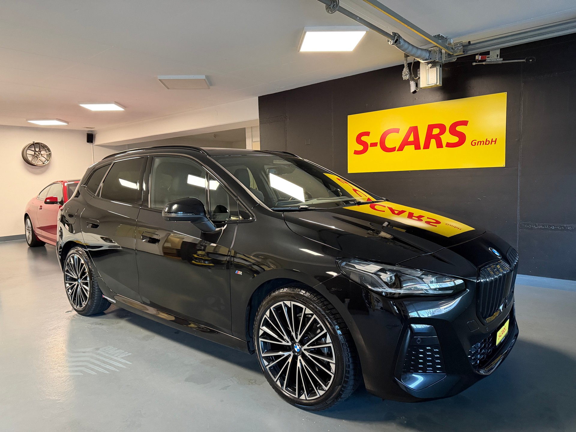BMW 220i Active Tourer M Sport DKG-showroom-element-3