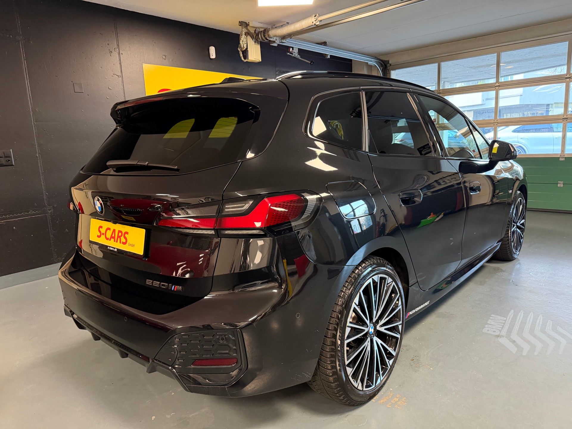 BMW 220i Active Tourer M Sport DKG-image-4