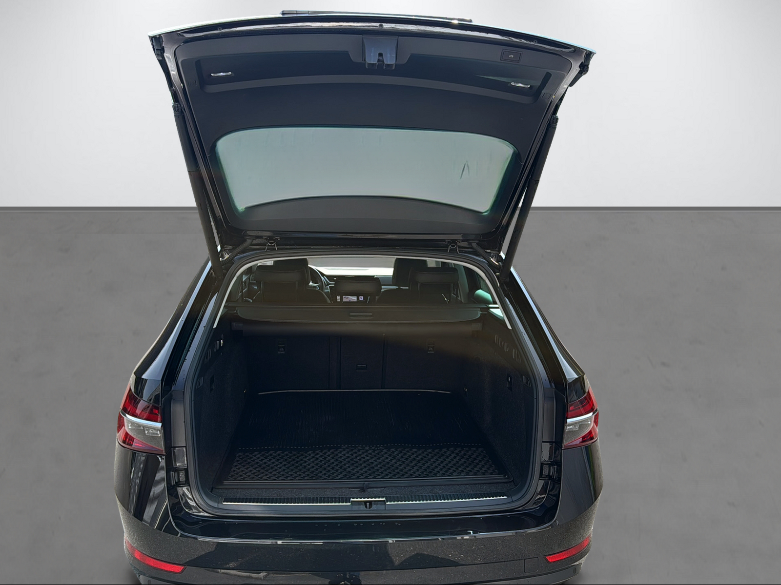 SKODA SUPERB COMBI 2.0 TSI STYLE DSG-image-5