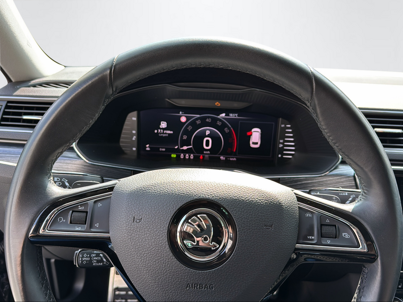 SKODA SUPERB COMBI 2.0 TSI STYLE DSG-image-9