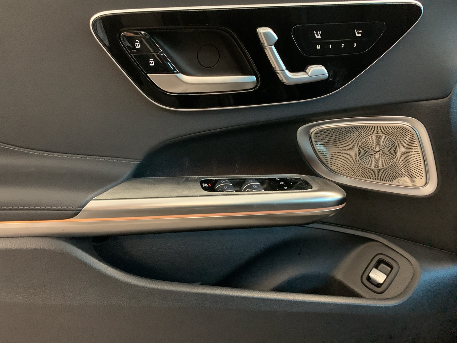 MERCEDES-BENZ CLE 300 Cabrio 4Matic 9G-Tronic-image-9