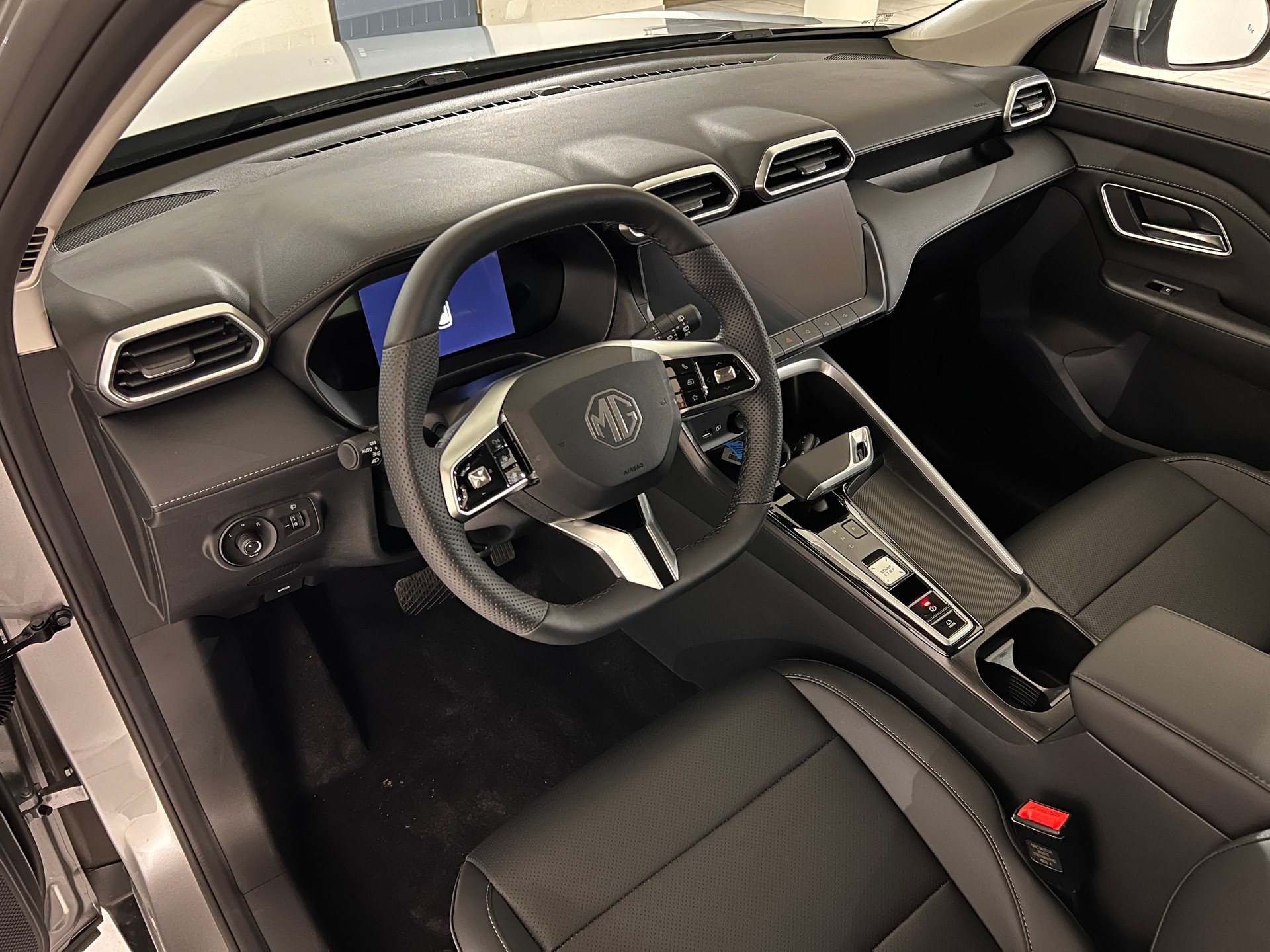 MG ZS 1.5 Hybrid+ Luxury-image-9