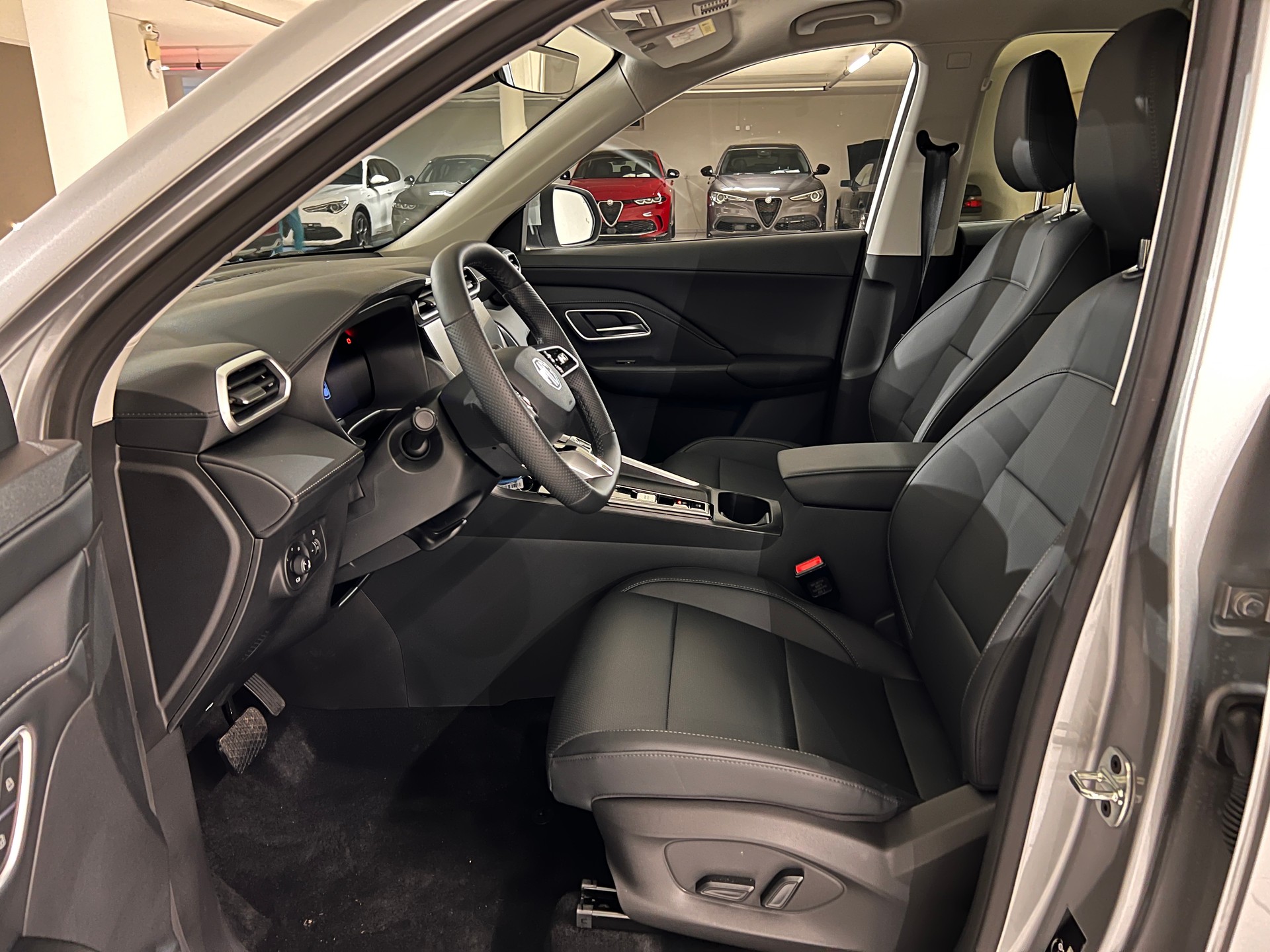 MG ZS 1.5 Hybrid+ Luxury-image-8