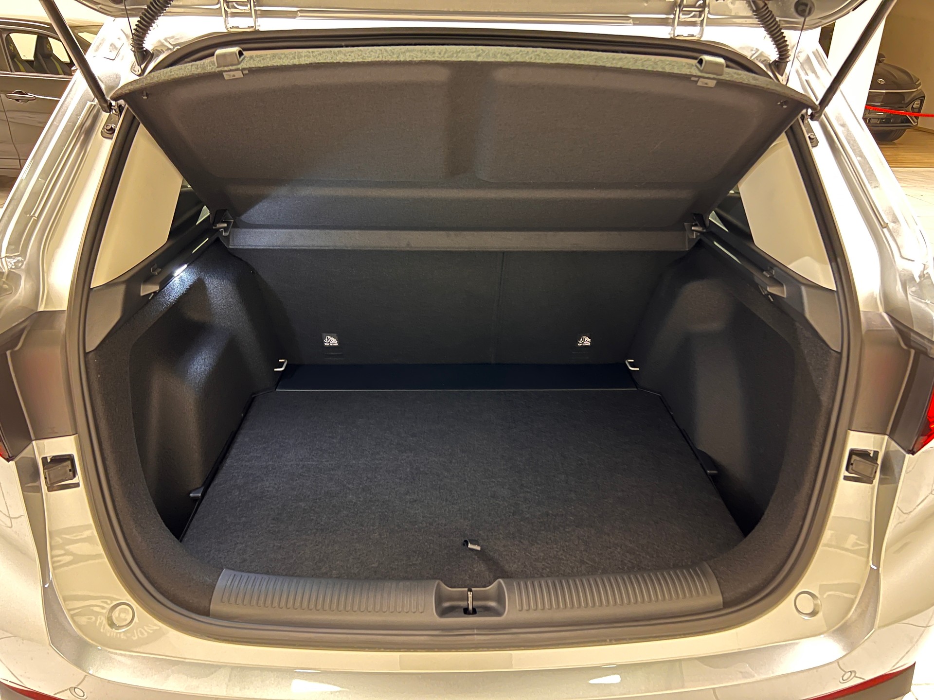 MG ZS 1.5 Hybrid+ Luxury-image-6
