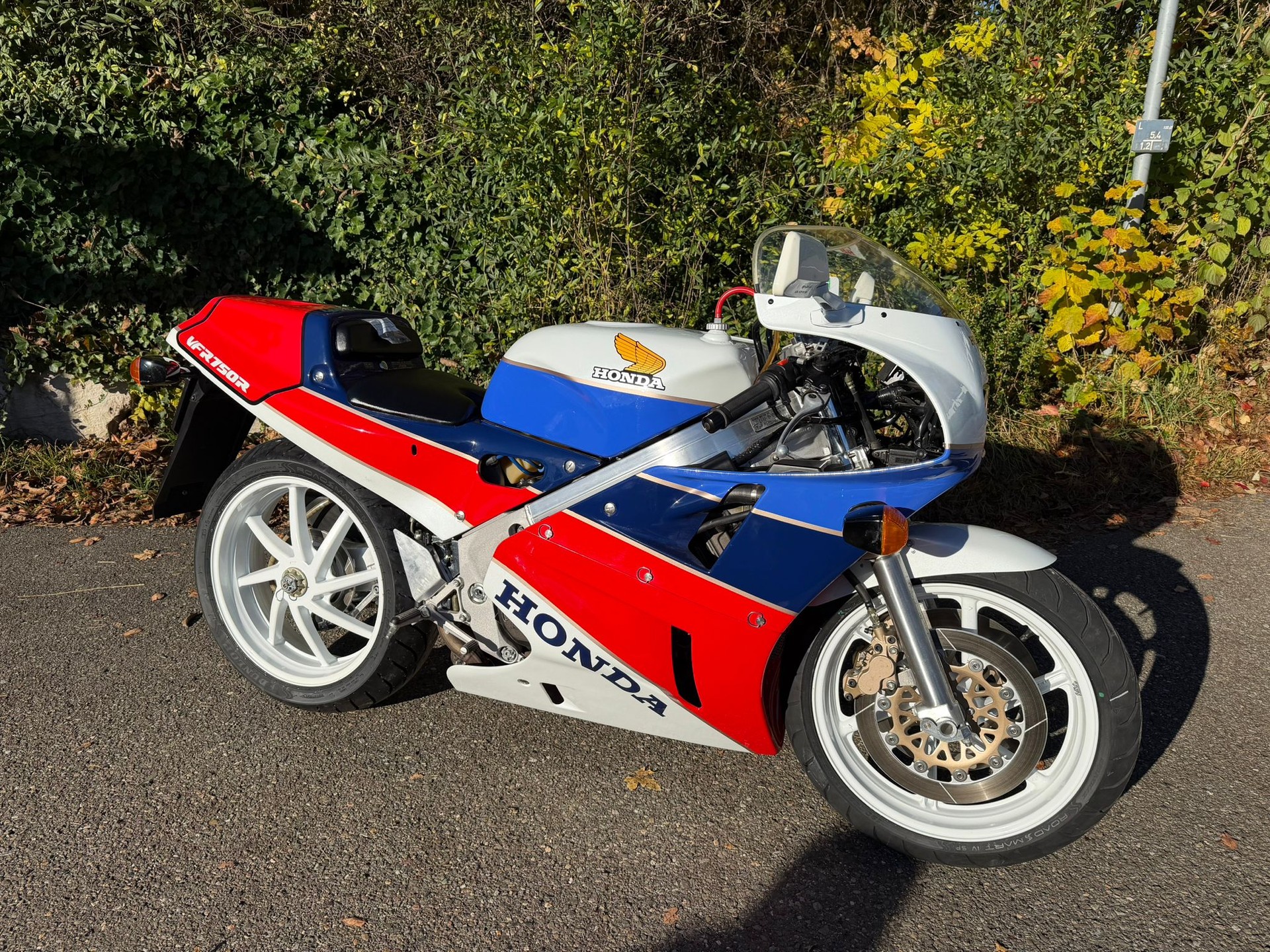 HONDA R / RC30