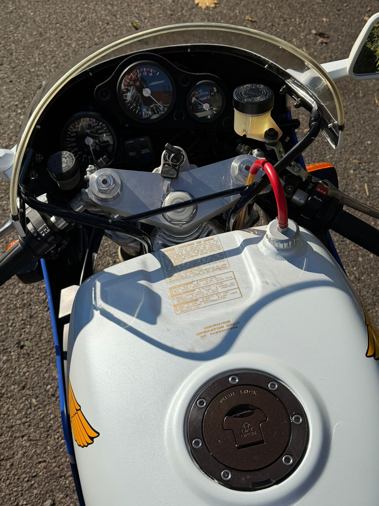 HONDA R / RC30-showroom-element-1