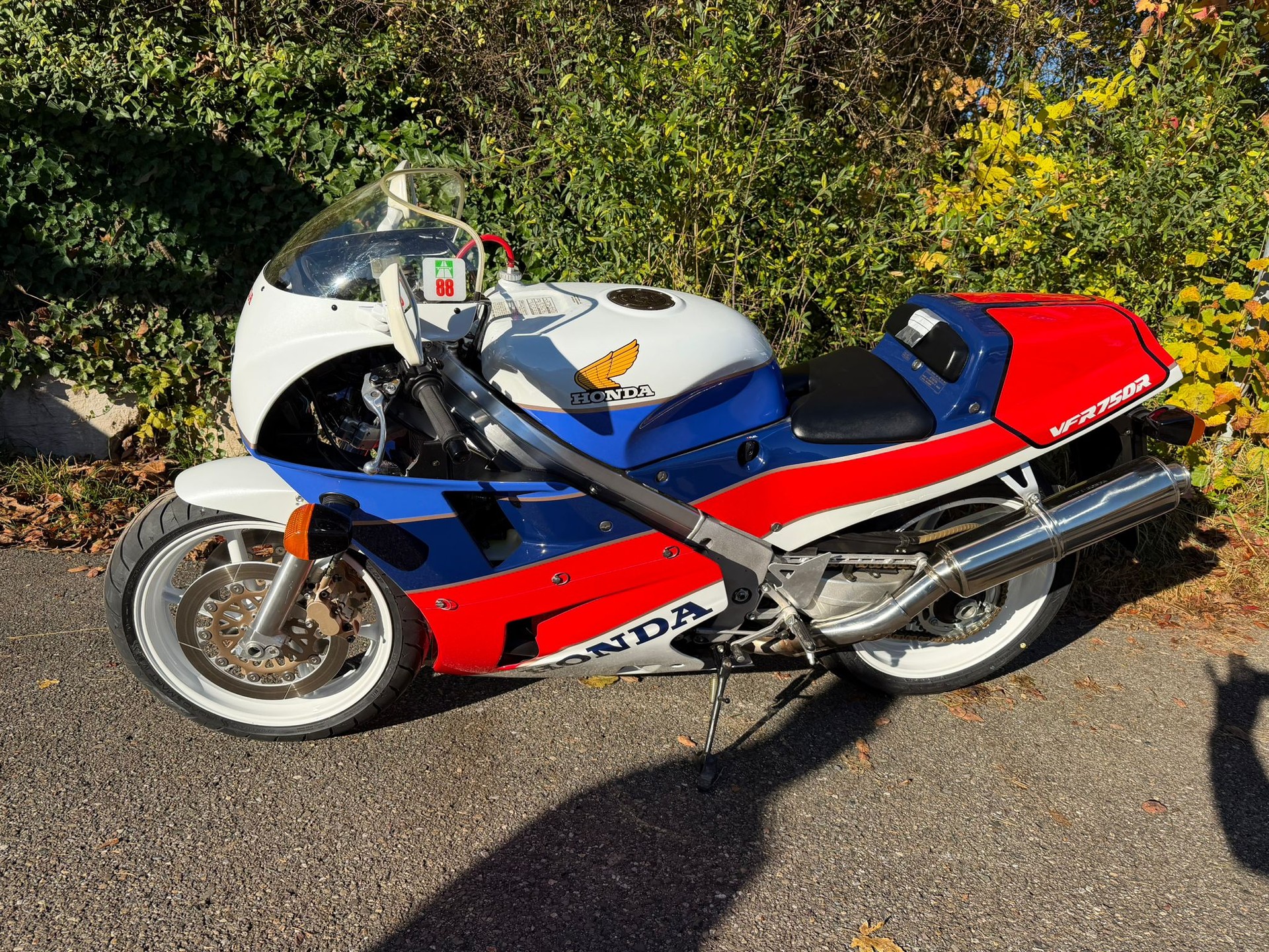 HONDA R / RC30-showroom-element-3