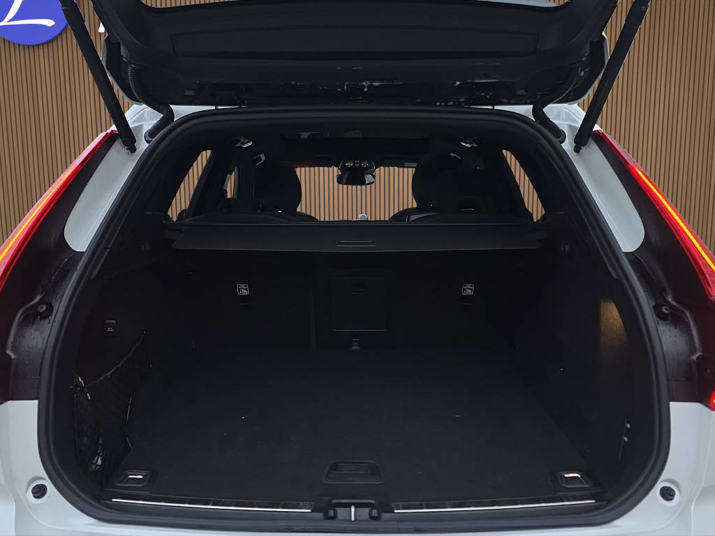 VOLVO XC60 2.0 B5 MH Ultra Dark AWD-image-14