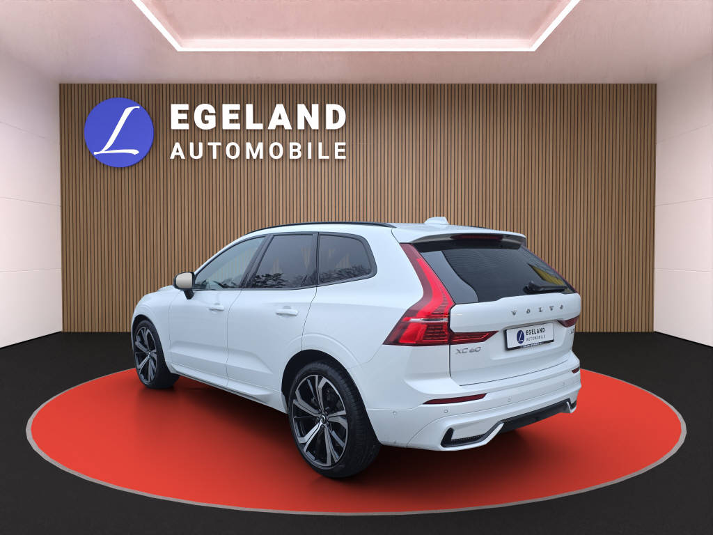 VOLVO XC60 2.0 B5 MH Ultra Dark AWD-image-4