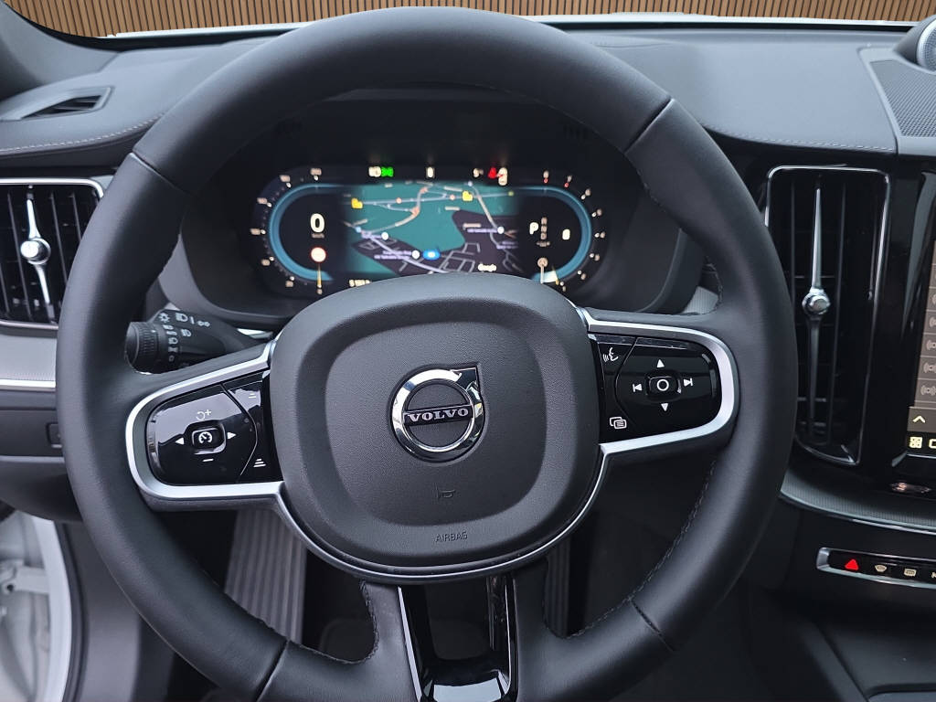 VOLVO XC60 2.0 B5 MH Ultra Dark AWD-image-15