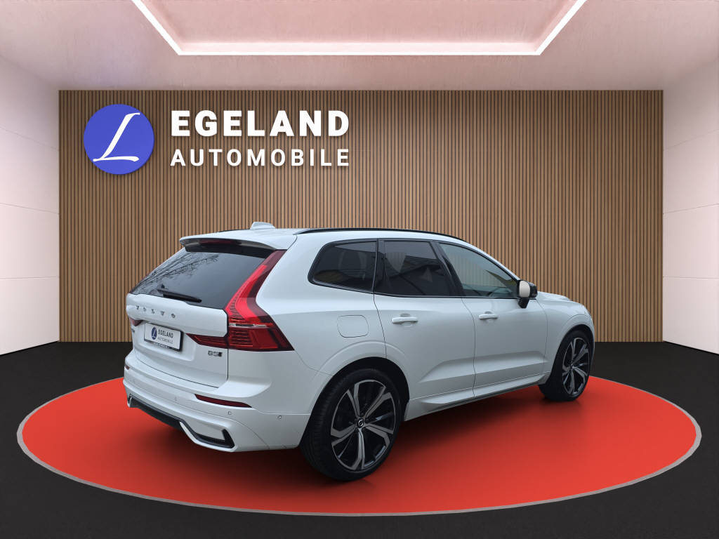 VOLVO XC60 2.0 B5 MH Ultra Dark AWD-image-3