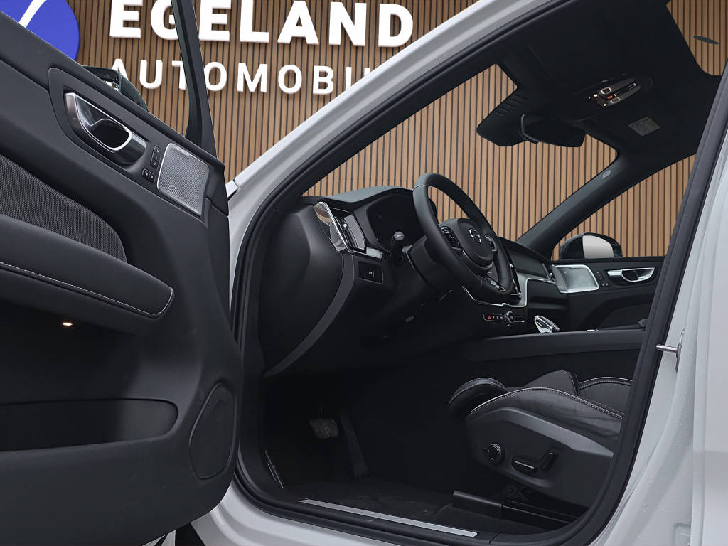 VOLVO XC60 2.0 B5 MH Ultra Dark AWD-image-10