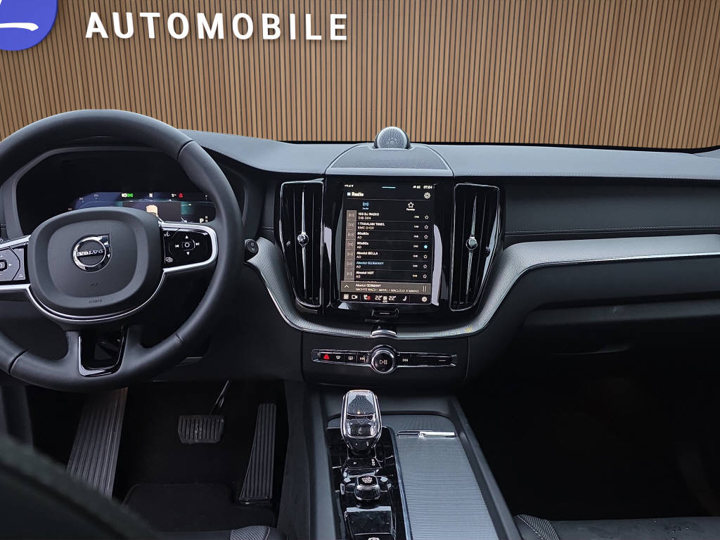 VOLVO XC60 2.0 B5 MH Ultra Dark AWD-image-17