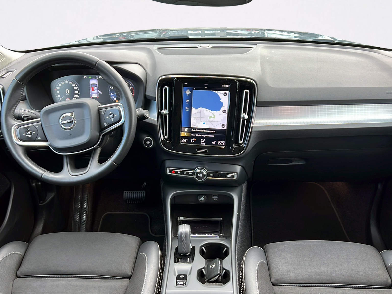 VOLVO XC40 T3 Momentum Geartronic-image-8