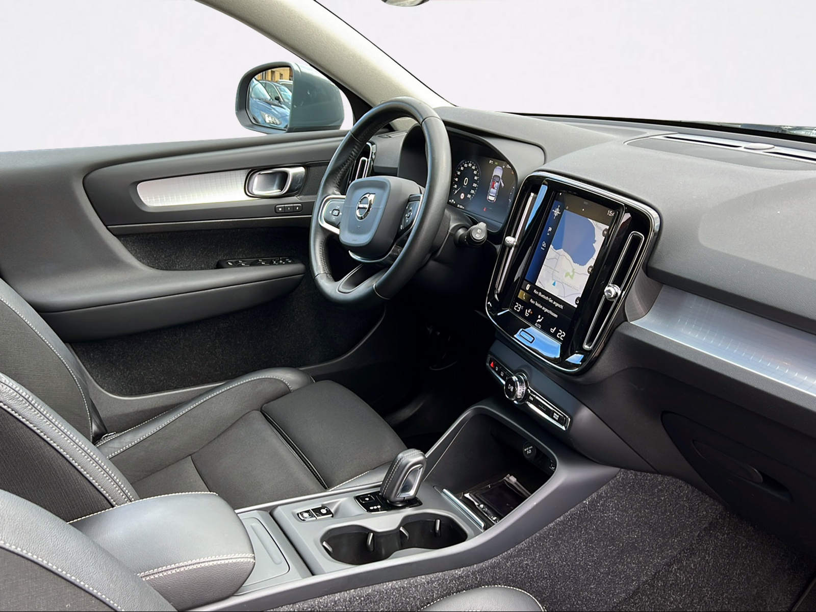 VOLVO XC40 T3 Momentum Geartronic-image-2